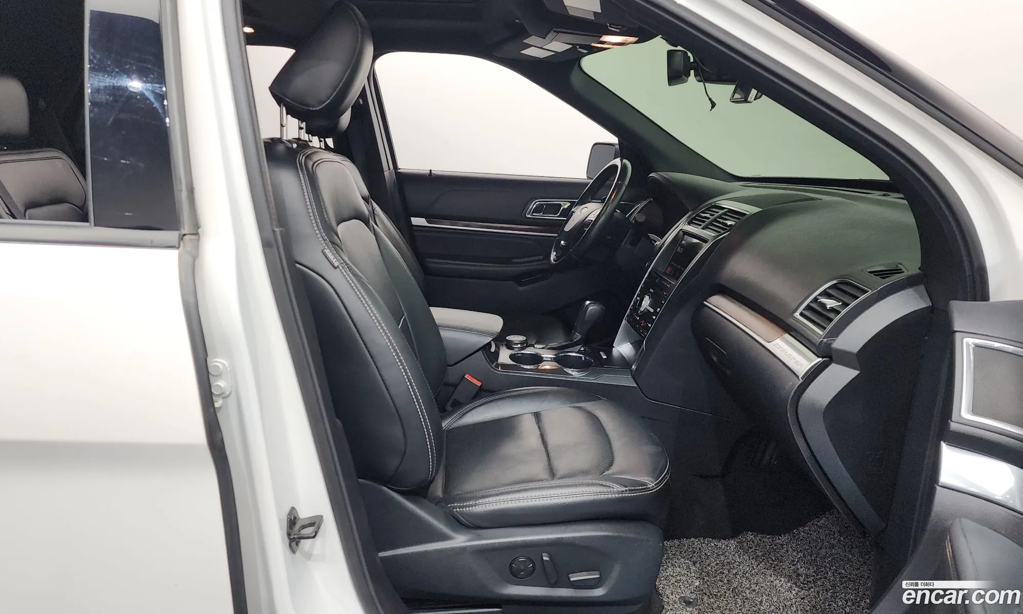 Ford Explorer 2019 1FM5K8FHXKGA56559 — 9