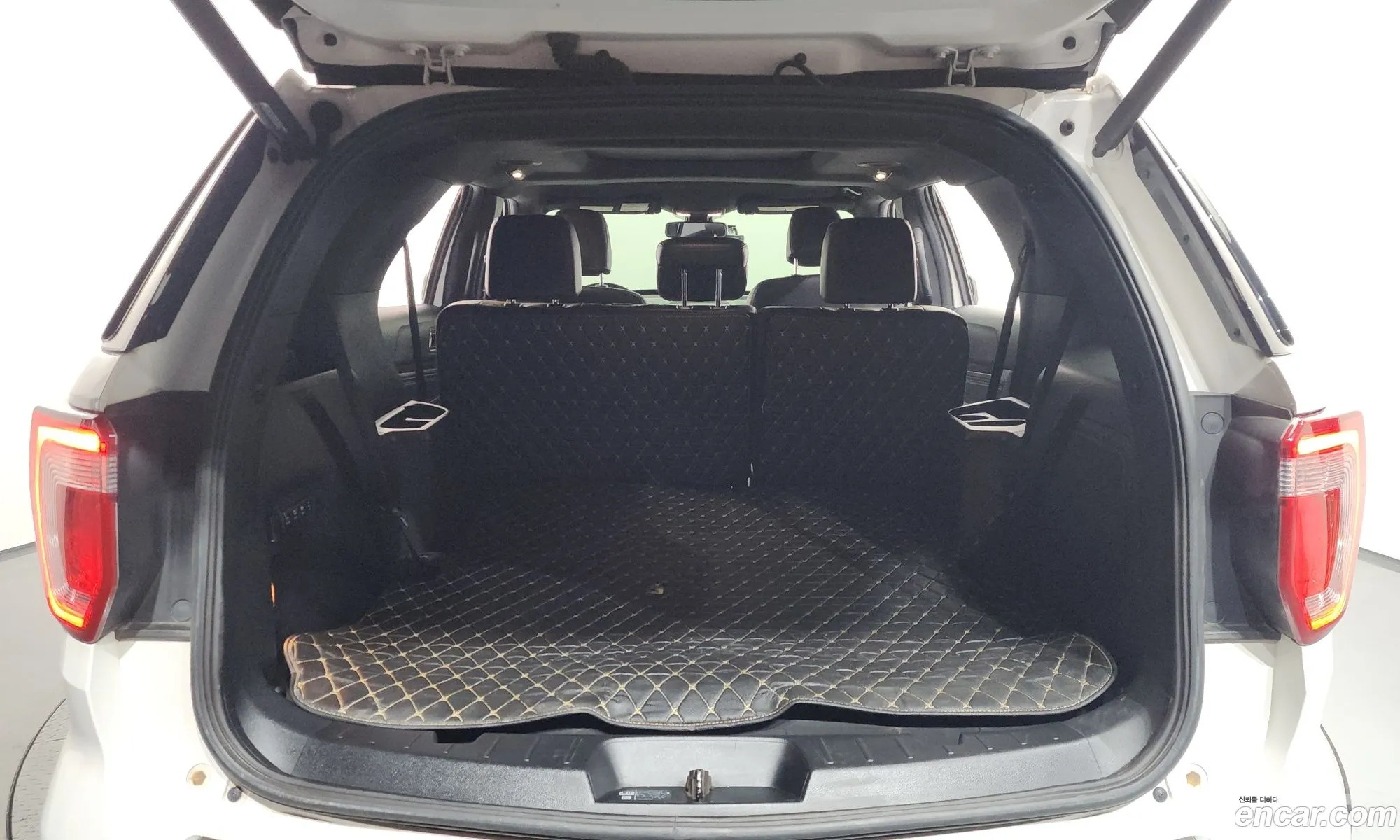 Ford Explorer 2019 1FM5K8FHXKGA56559 — 12
