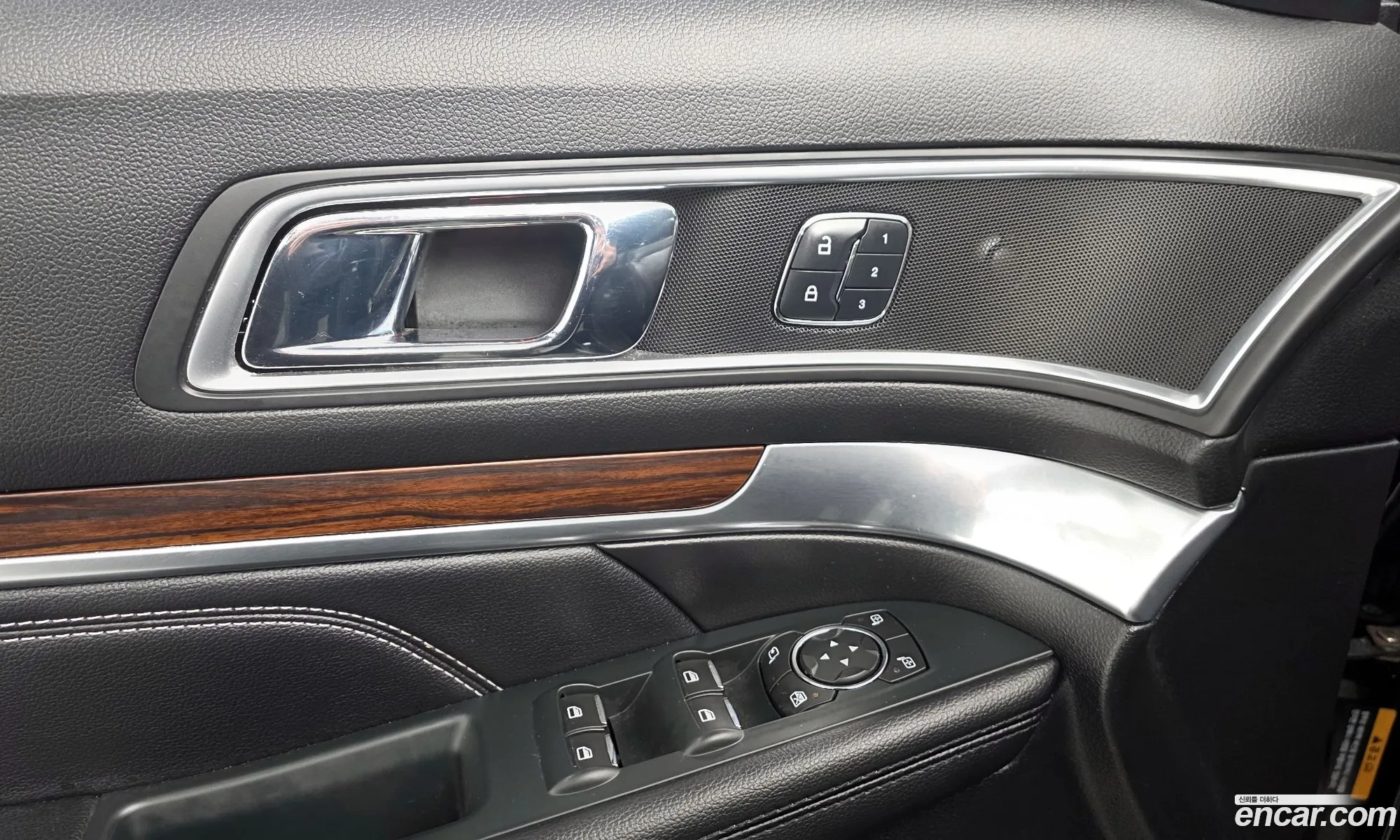 Ford Explorer 2018 1FM5K8FHXJGA48847 — 19