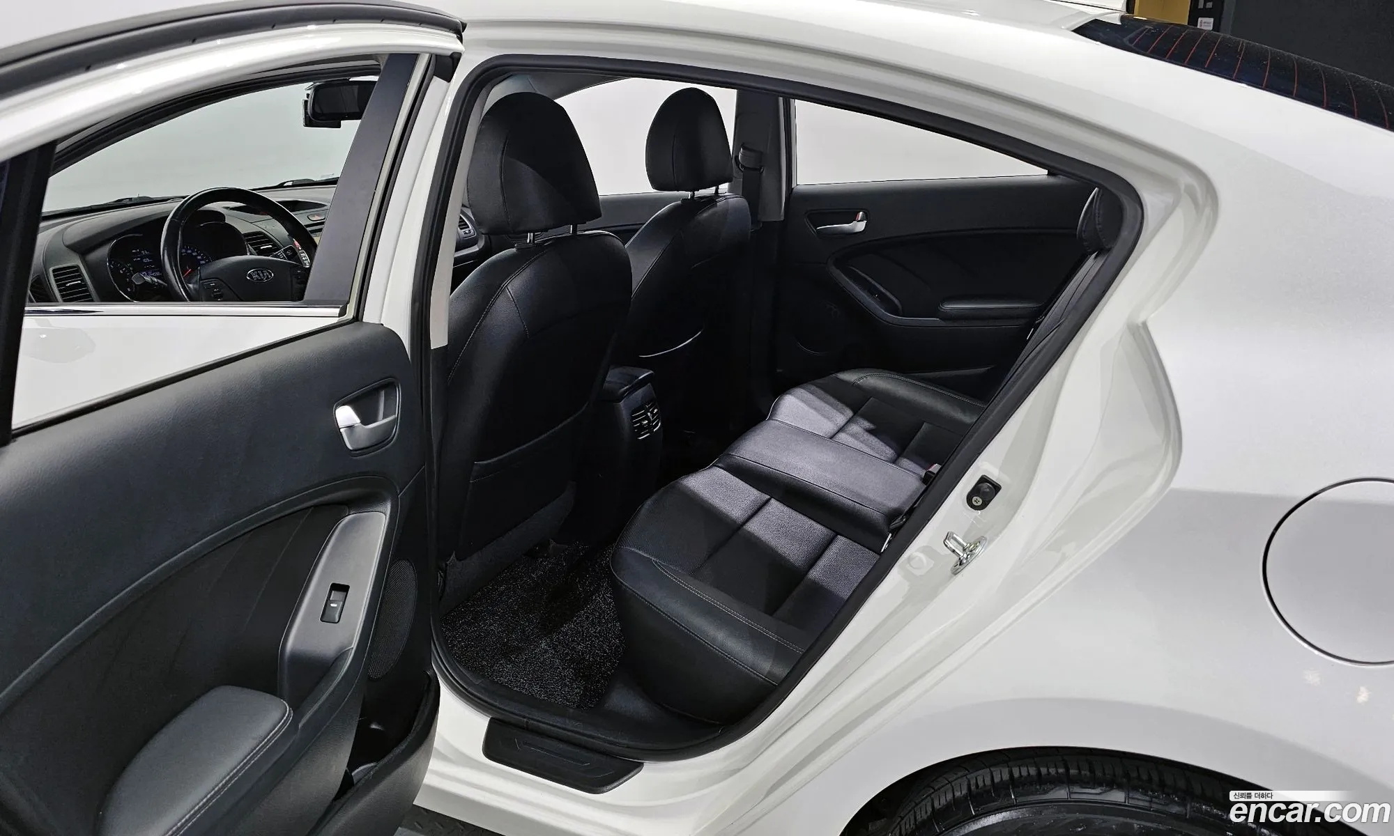 Kia K3 2015 — 9