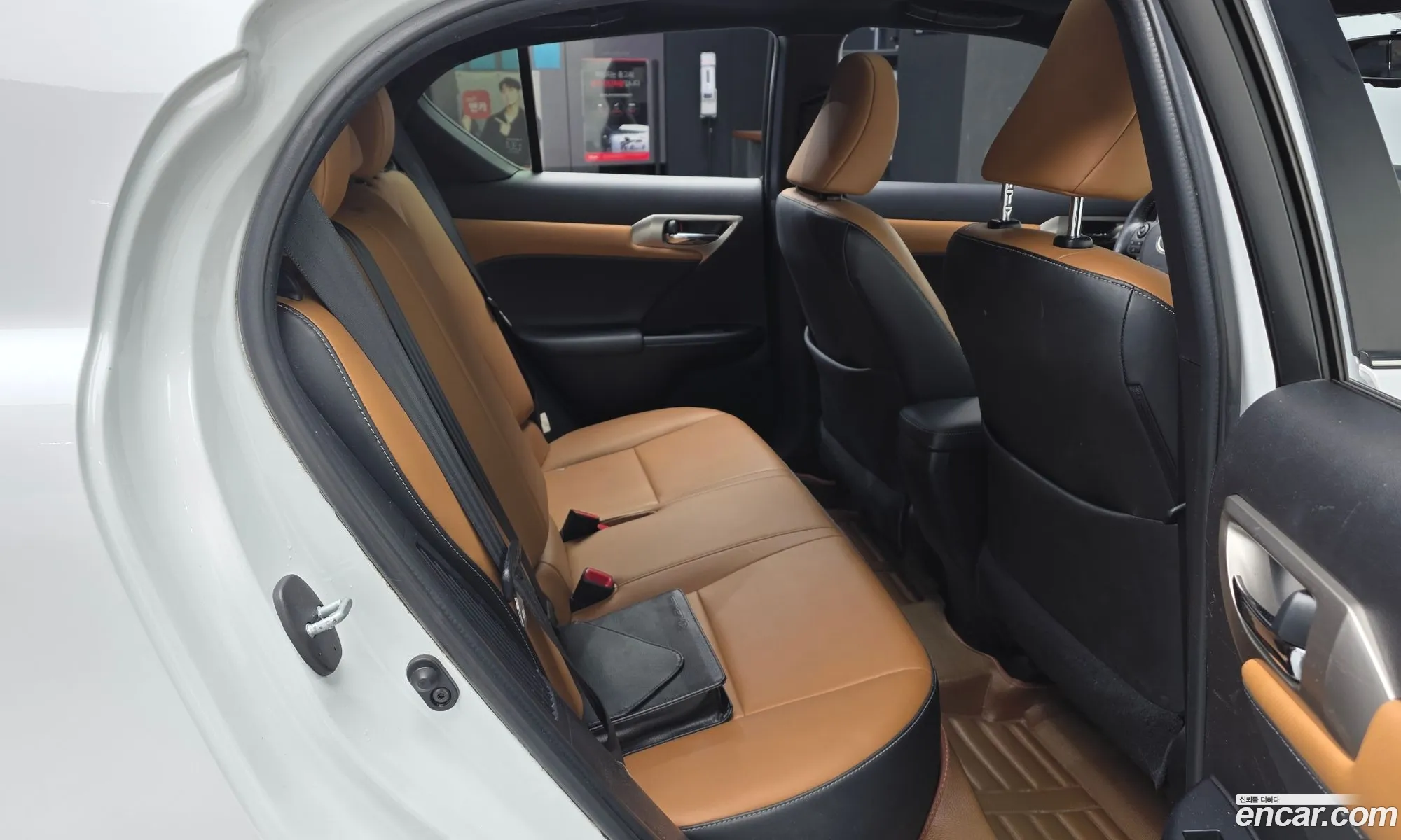 Lexus CT200h 2015 JTHKD5BH2G2264122 — 19