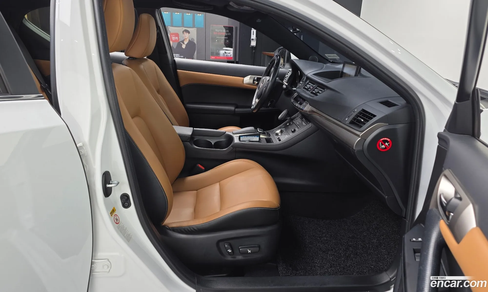Lexus CT200h 2015 JTHKD5BH2G2264122 — 13