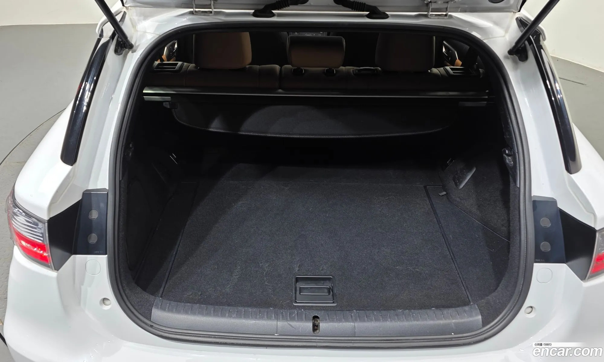 Lexus CT200h 2015 JTHKD5BH2G2264122 — 15