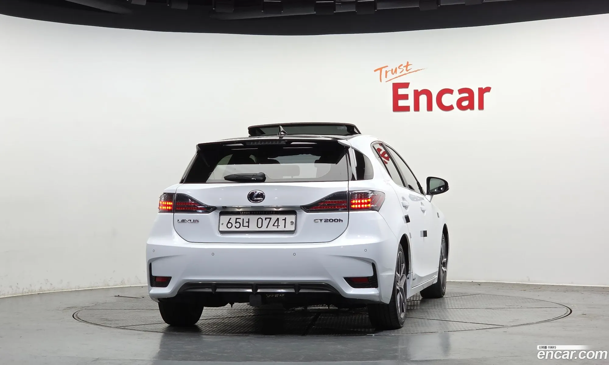Lexus CT200h 2015 JTHKD5BH2G2264122 — 12