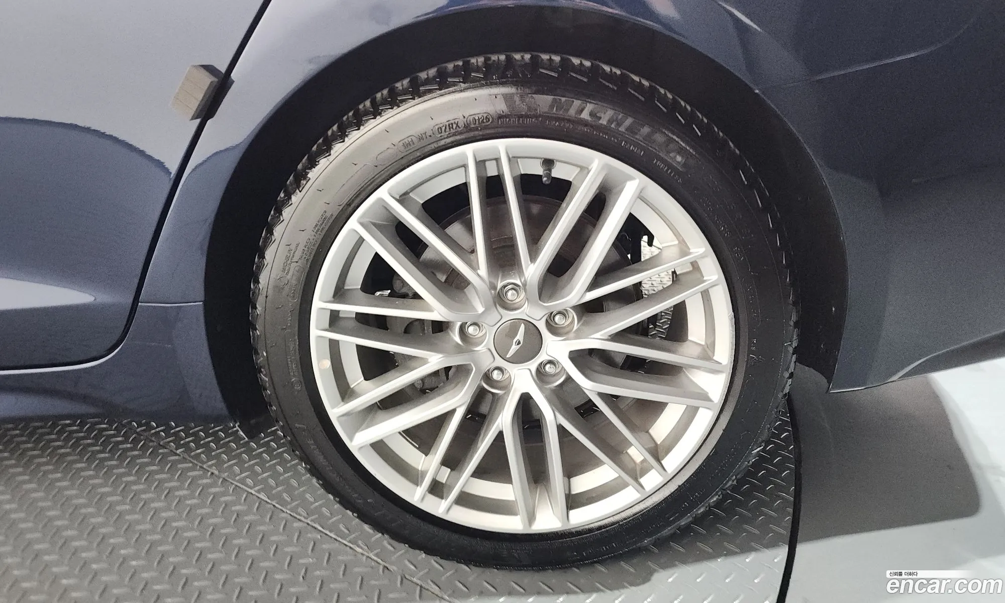 Genesis G70 2019 KMTG341ABKU043314 — 3