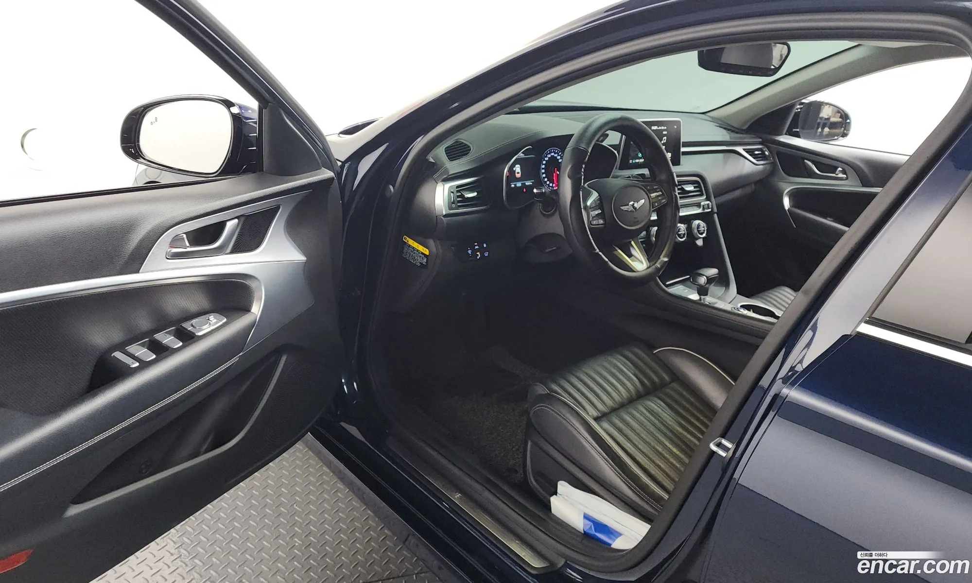 Genesis G70 2019 KMTG341ABKU043314 — 18