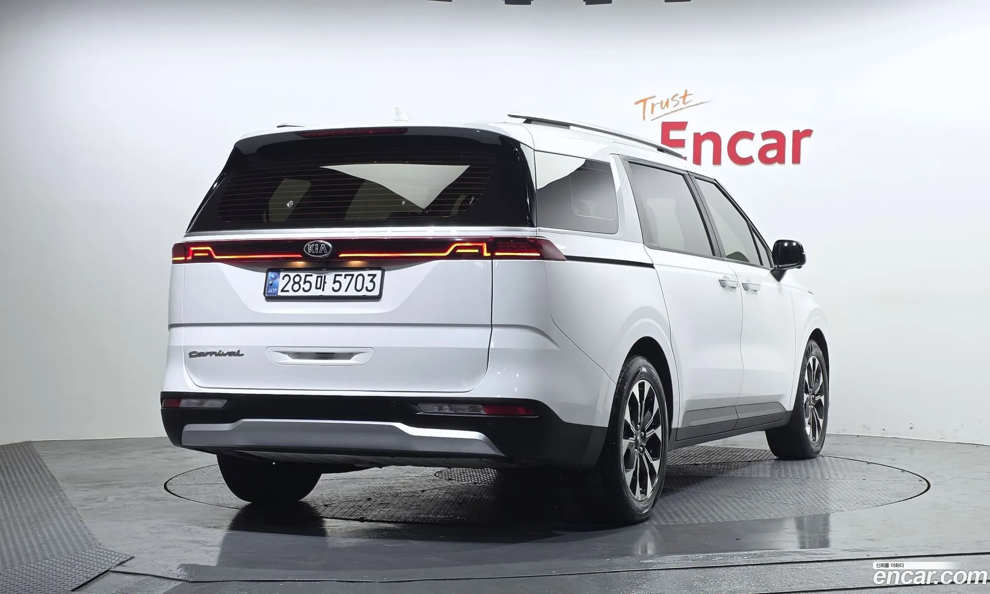 Kia Carnival 2021 — 10