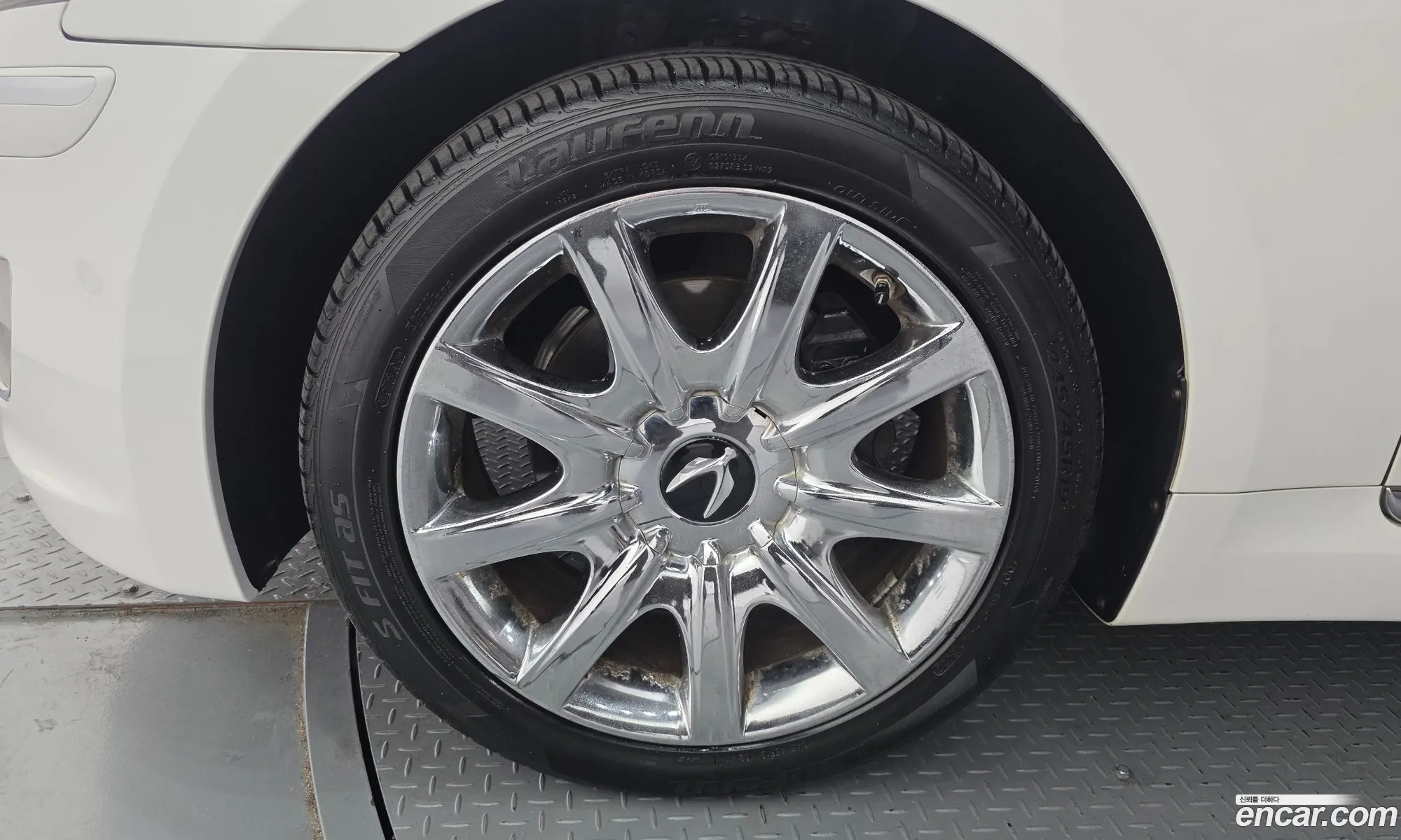 Hyundai Equus 2009 — 11