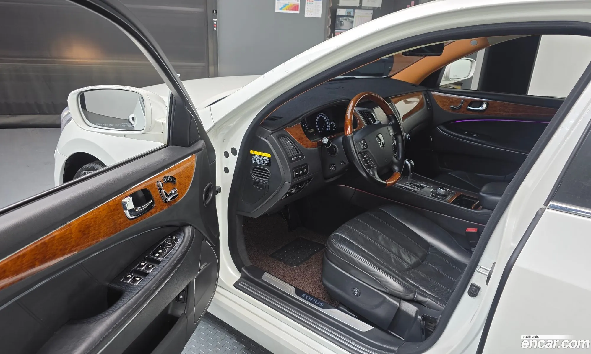 Hyundai Equus 2009 — 19