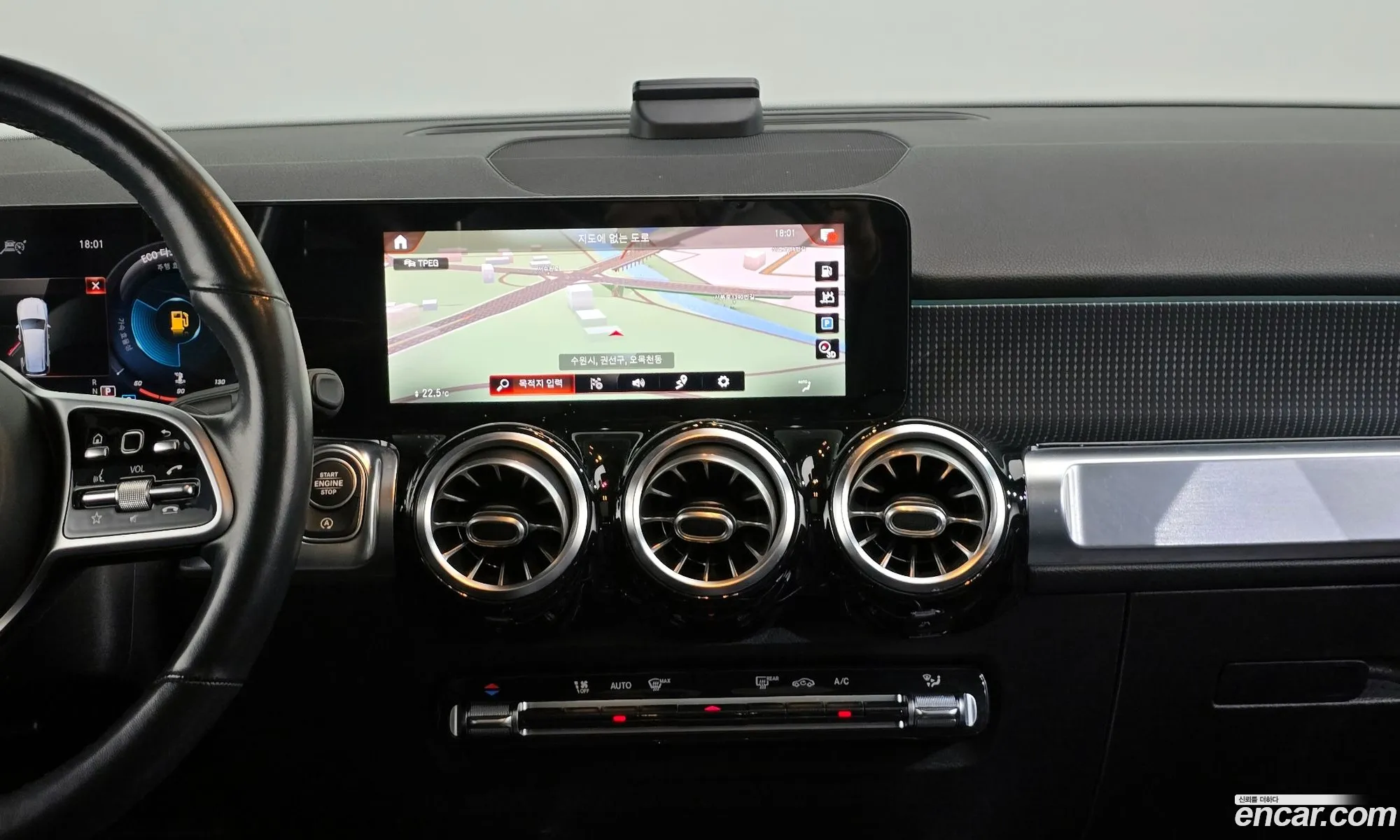 Mercedes-Benz GLB-Class X247 2021 — 10