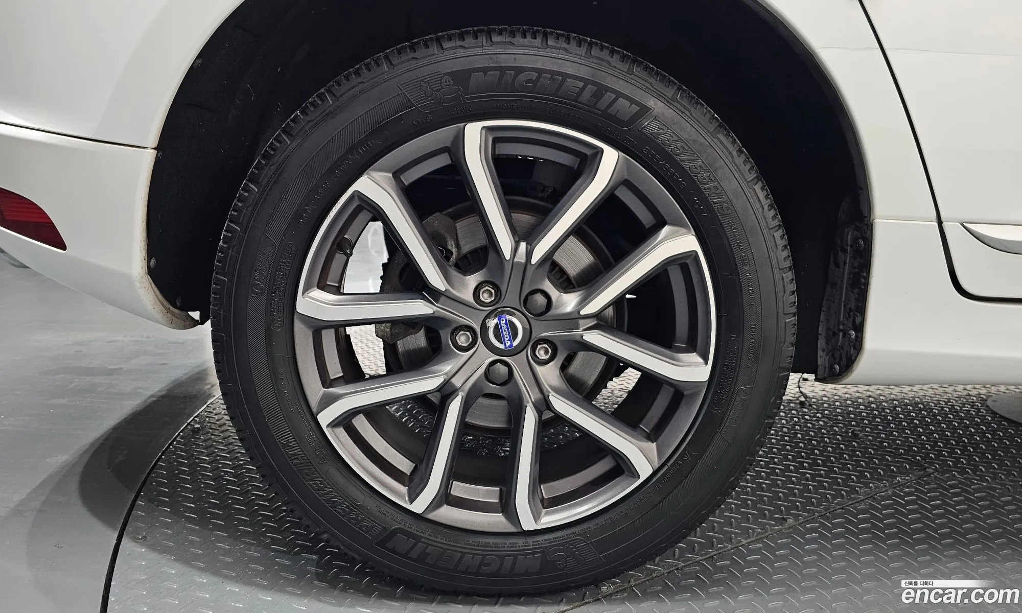 Volvo XC60 2017 — 2