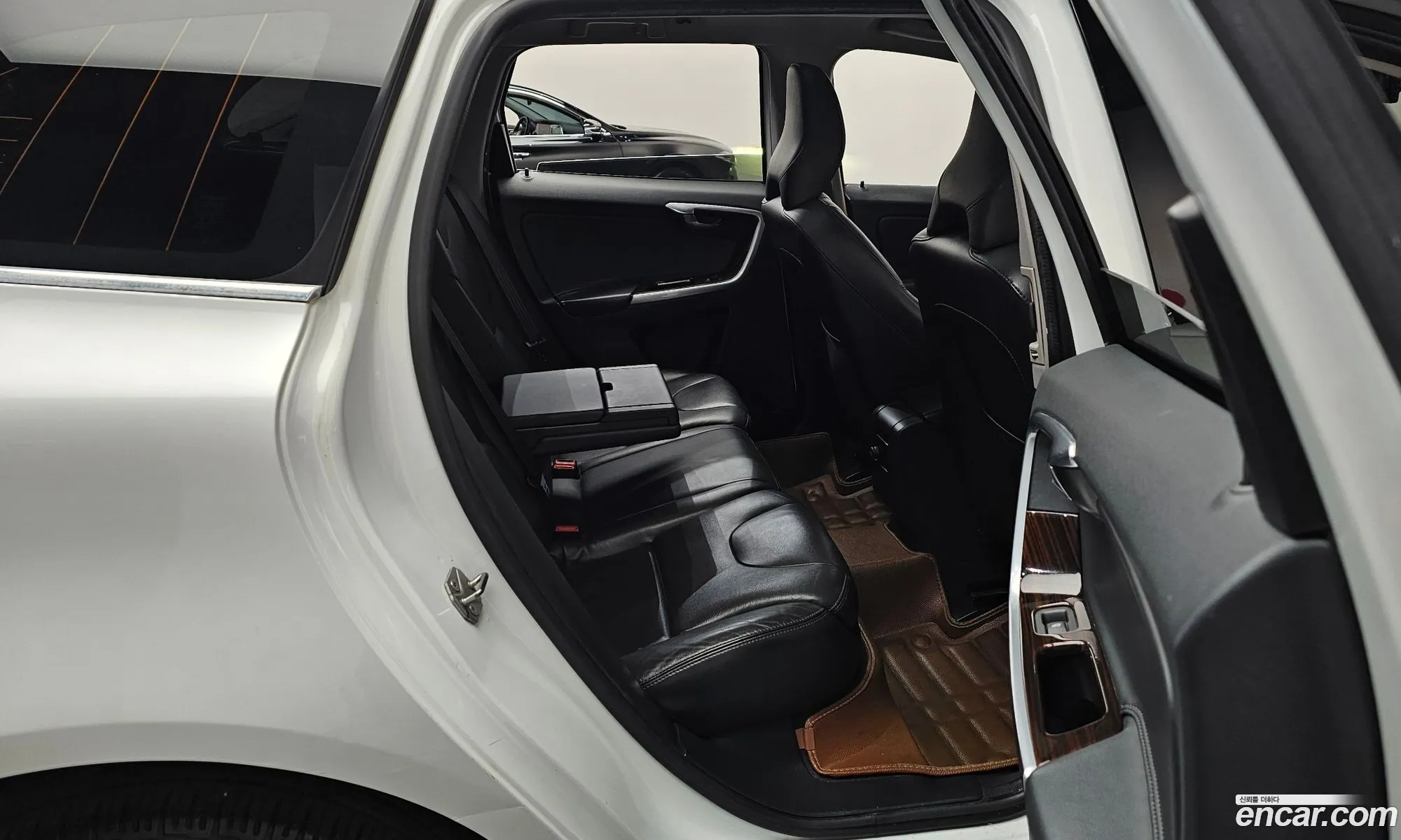 Volvo XC60 2017 — 18