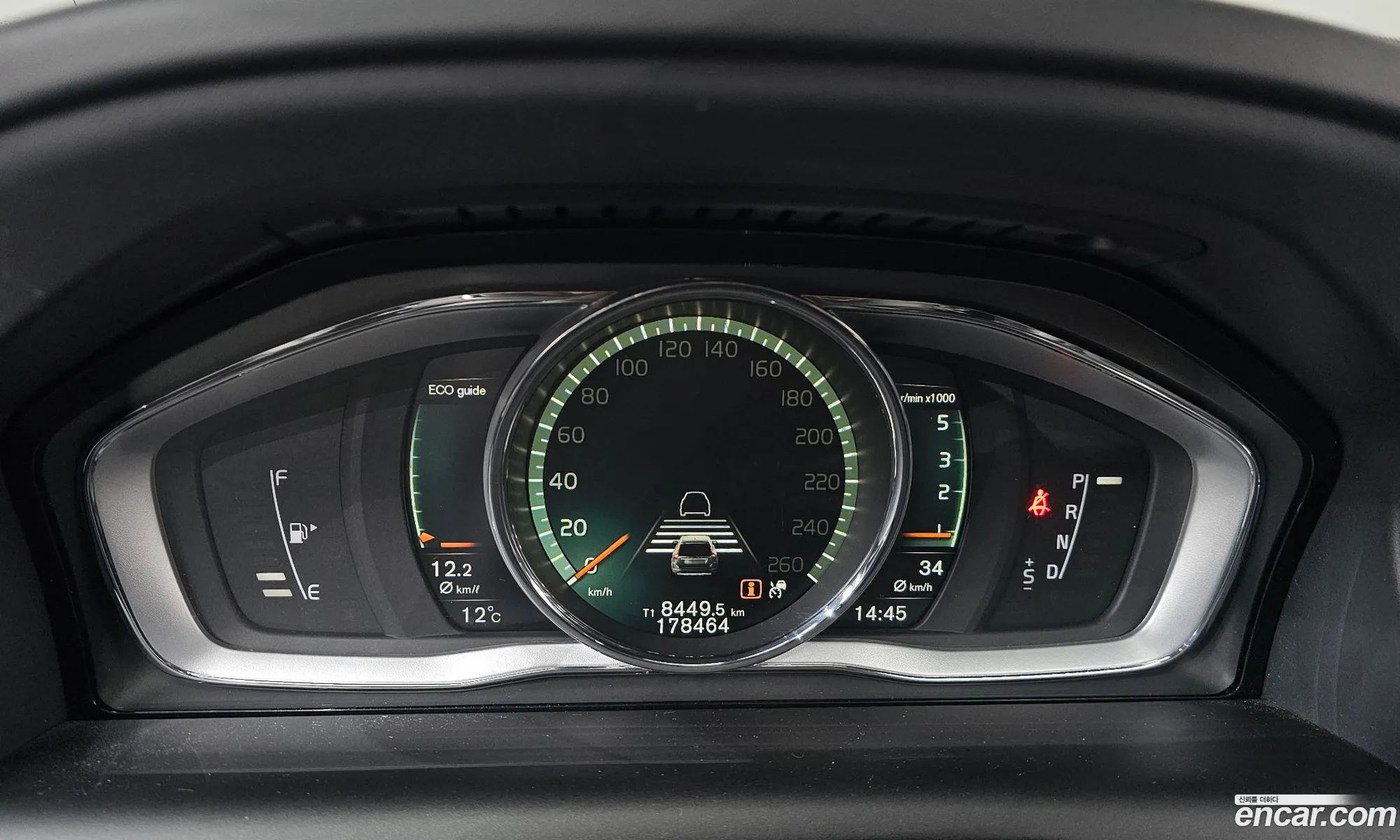 Volvo XC60 2017 — 16