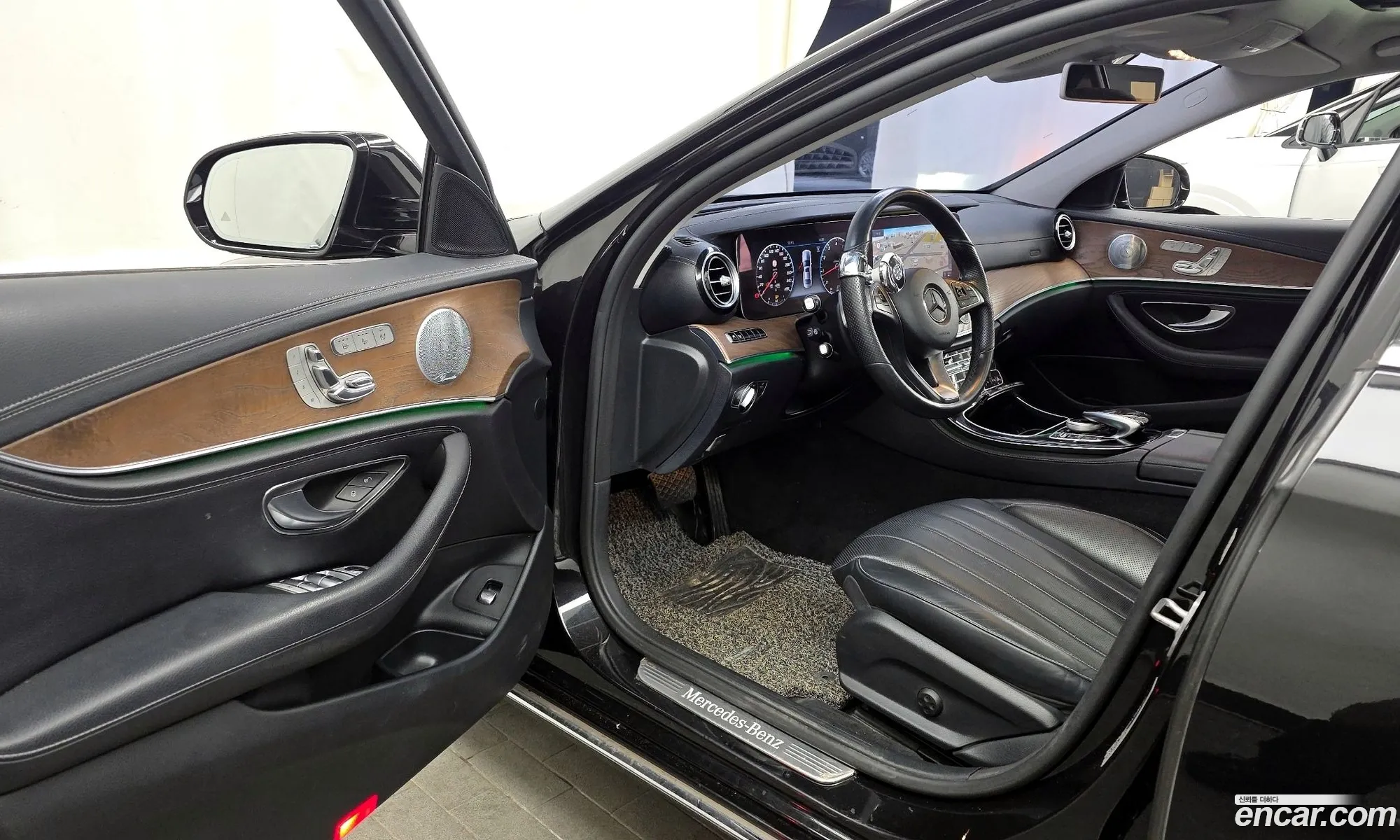 Mercedes-Benz E-Class W213 2018 WDDZF4KB9JA416903 — 14