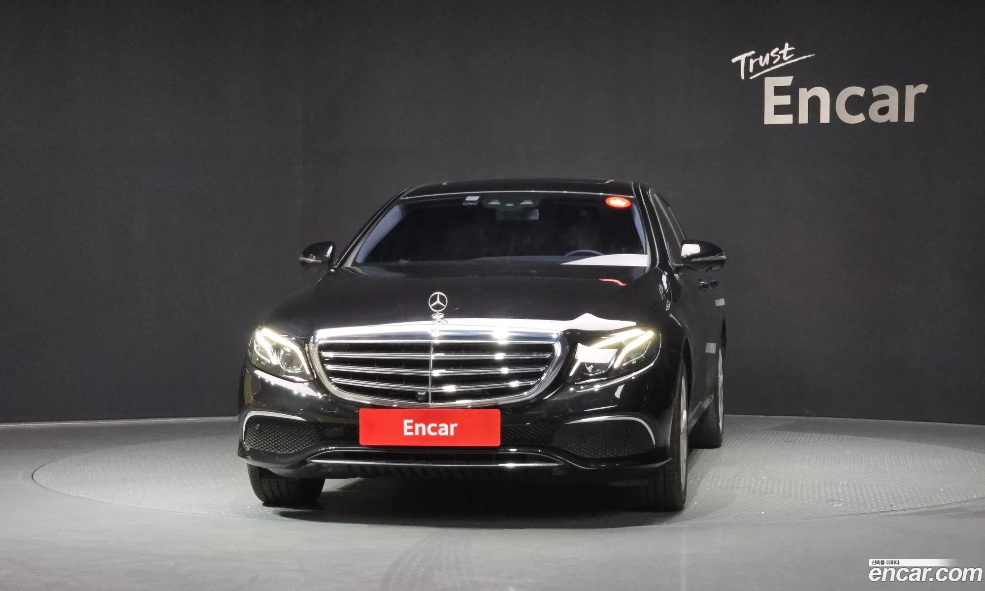 Mercedes-Benz E-Class W213 2018 WDDZF4KB9JA416903 — 4