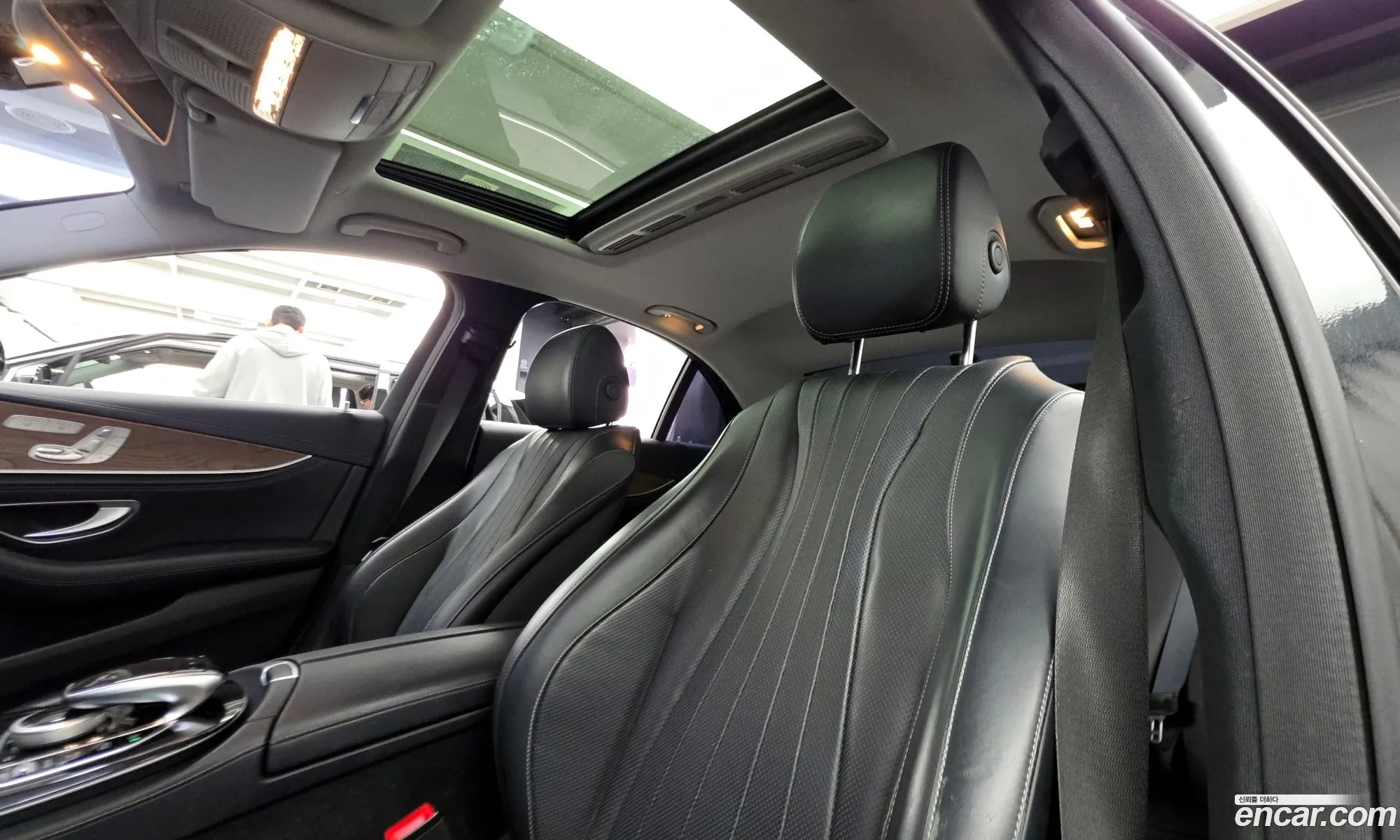 Mercedes-Benz E-Class W213 2018 WDDZF4KB9JA416903 — 12