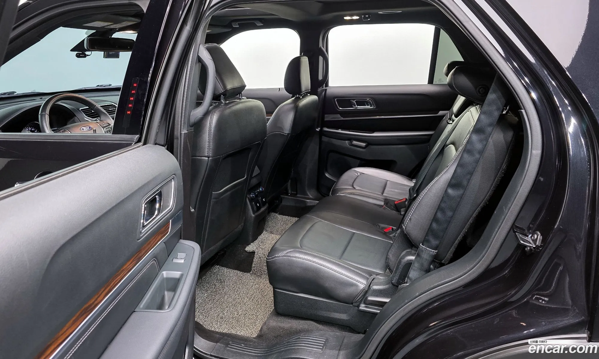 Ford Explorer 2019 — 19