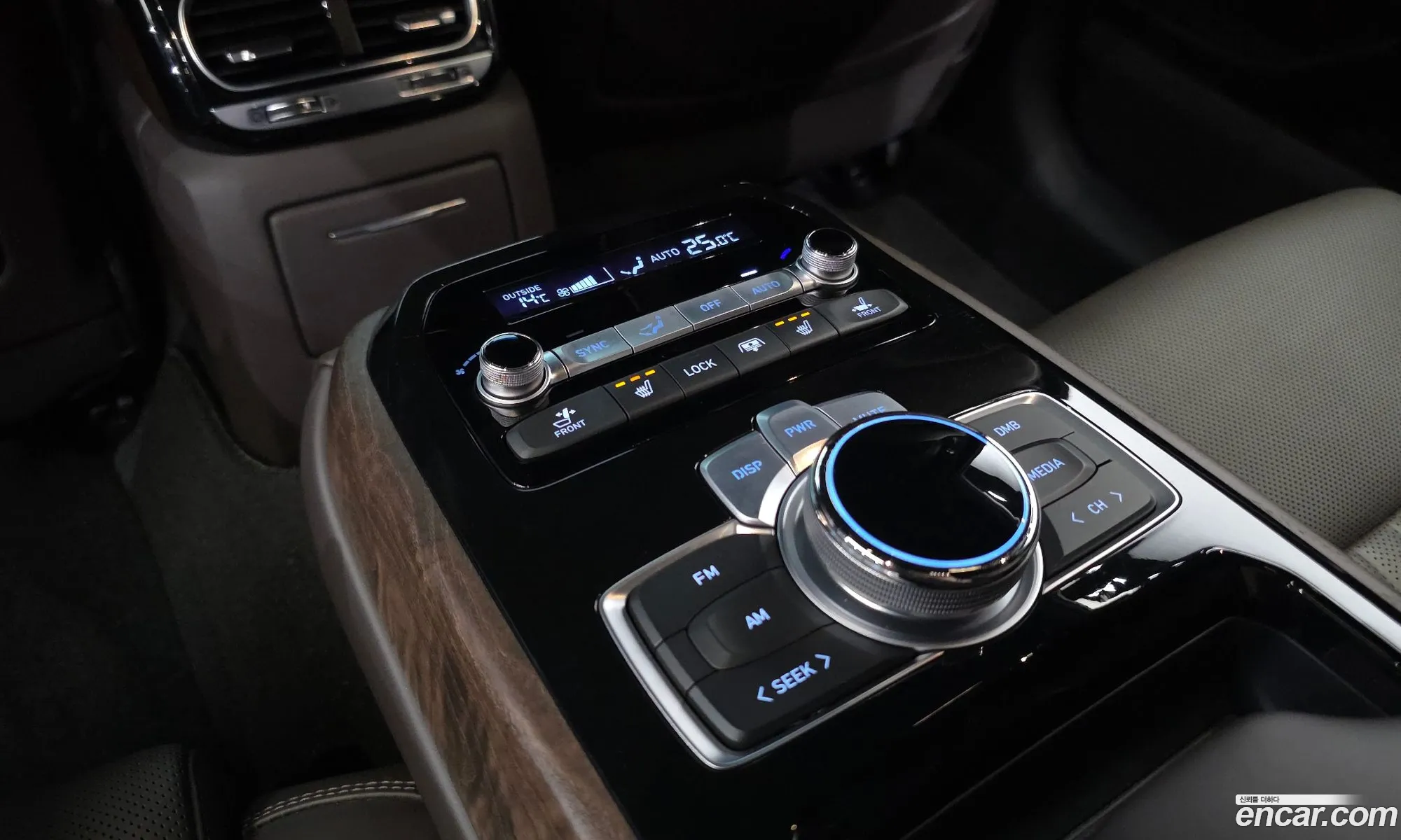 Genesis G90 2021 KMHG241DDMU094810 — 14