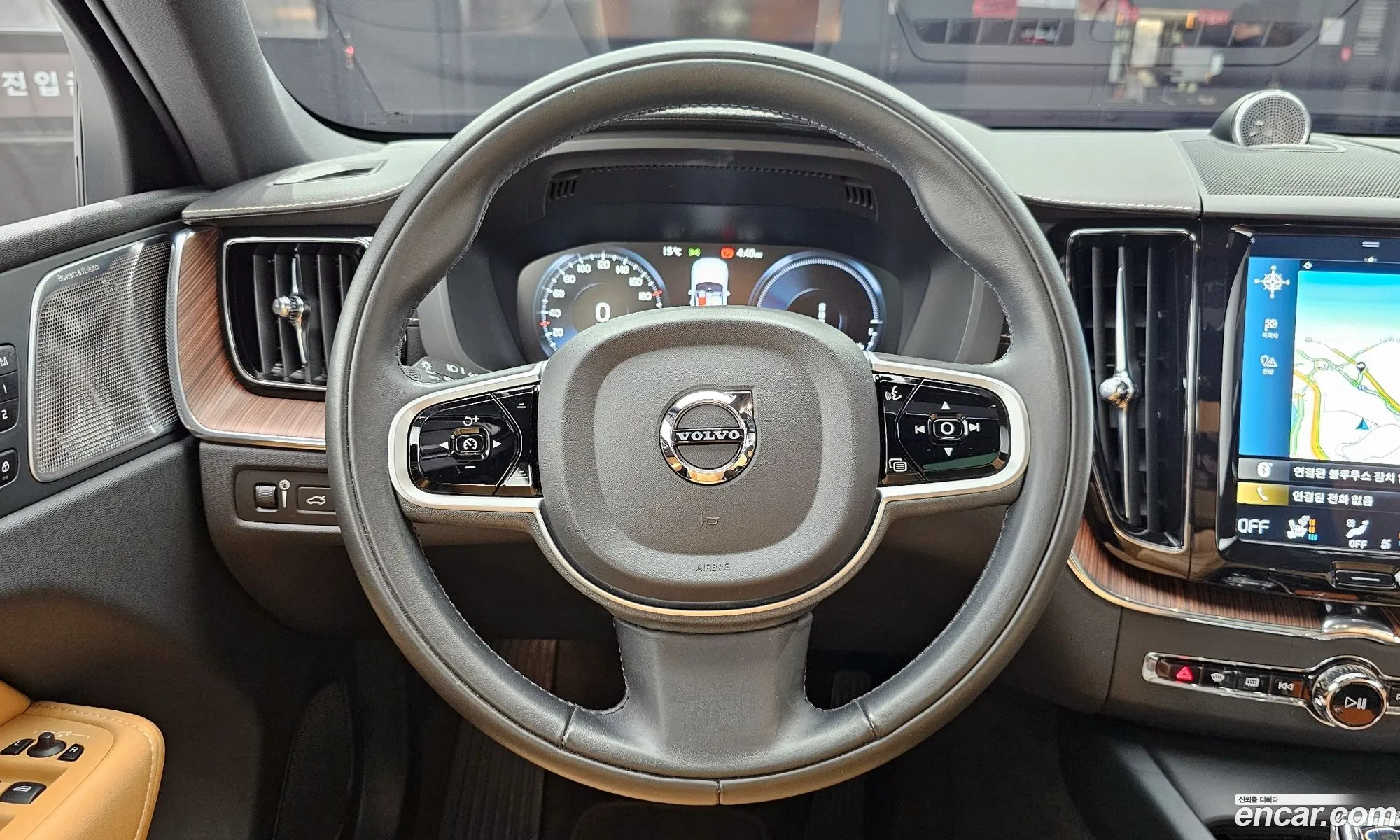 Volvo XC60 2021 — 2