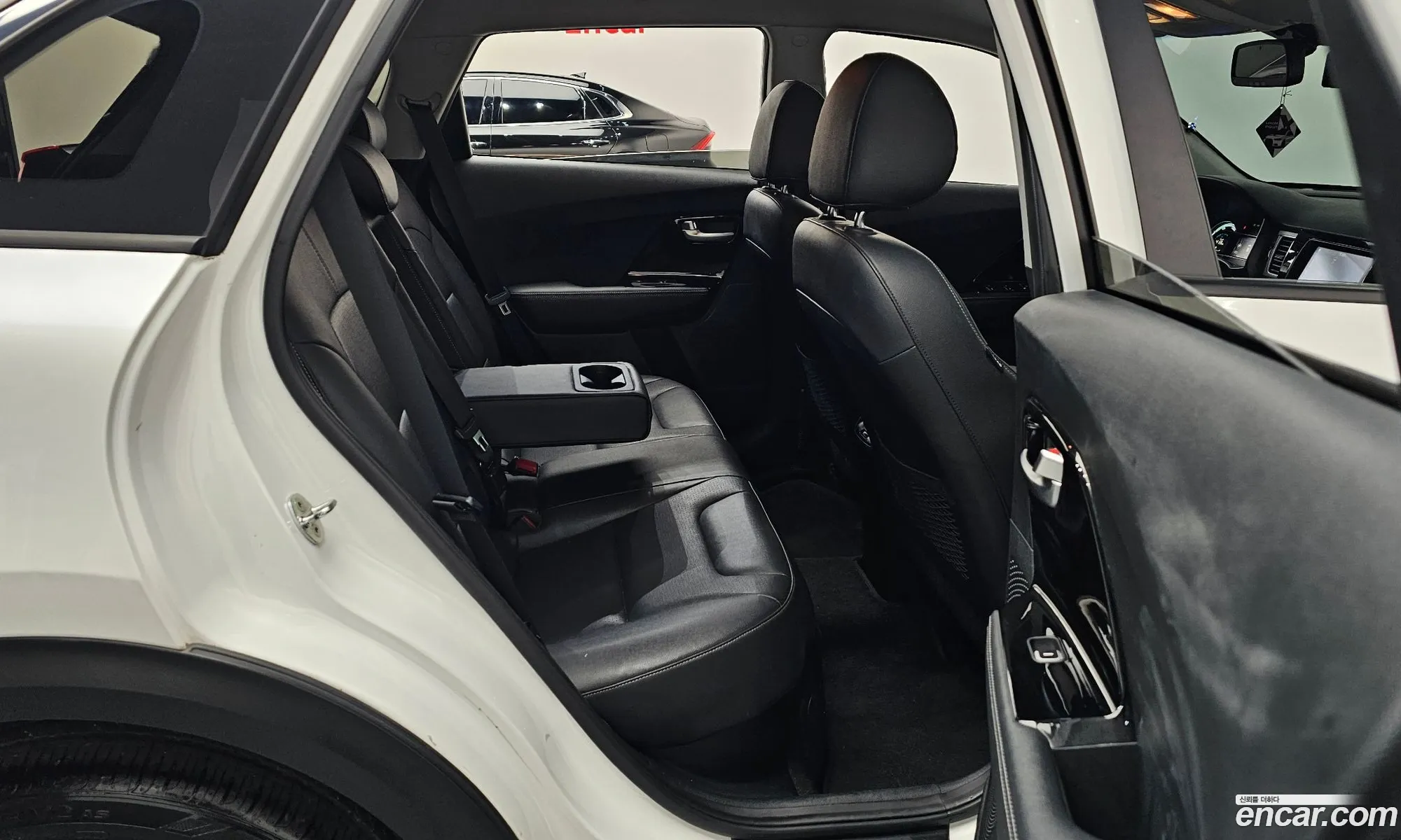 Kia Niro 2018 KNACB81CGJA166070 — 7