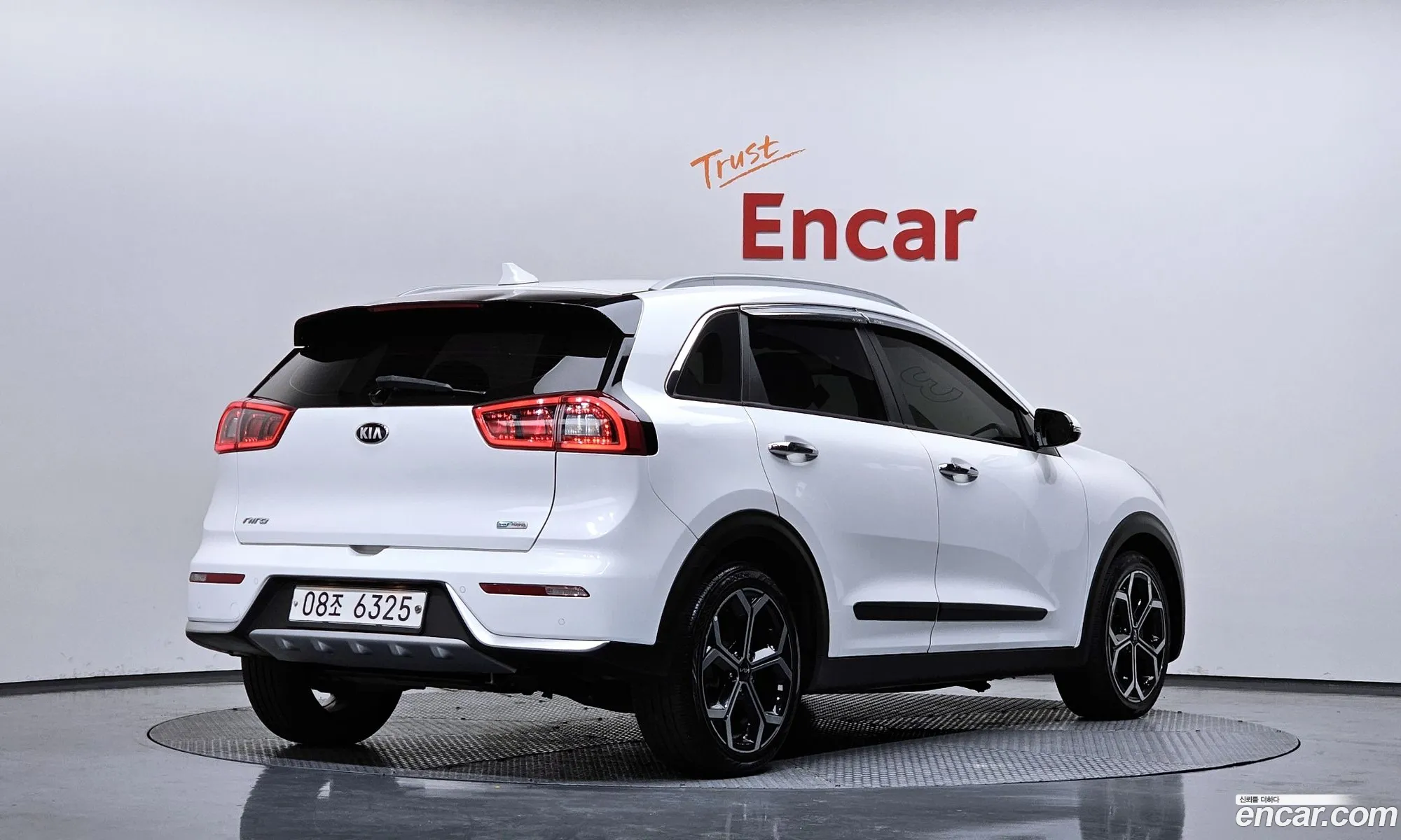 Kia Niro 2018 KNACB81CGJA166070 — 10