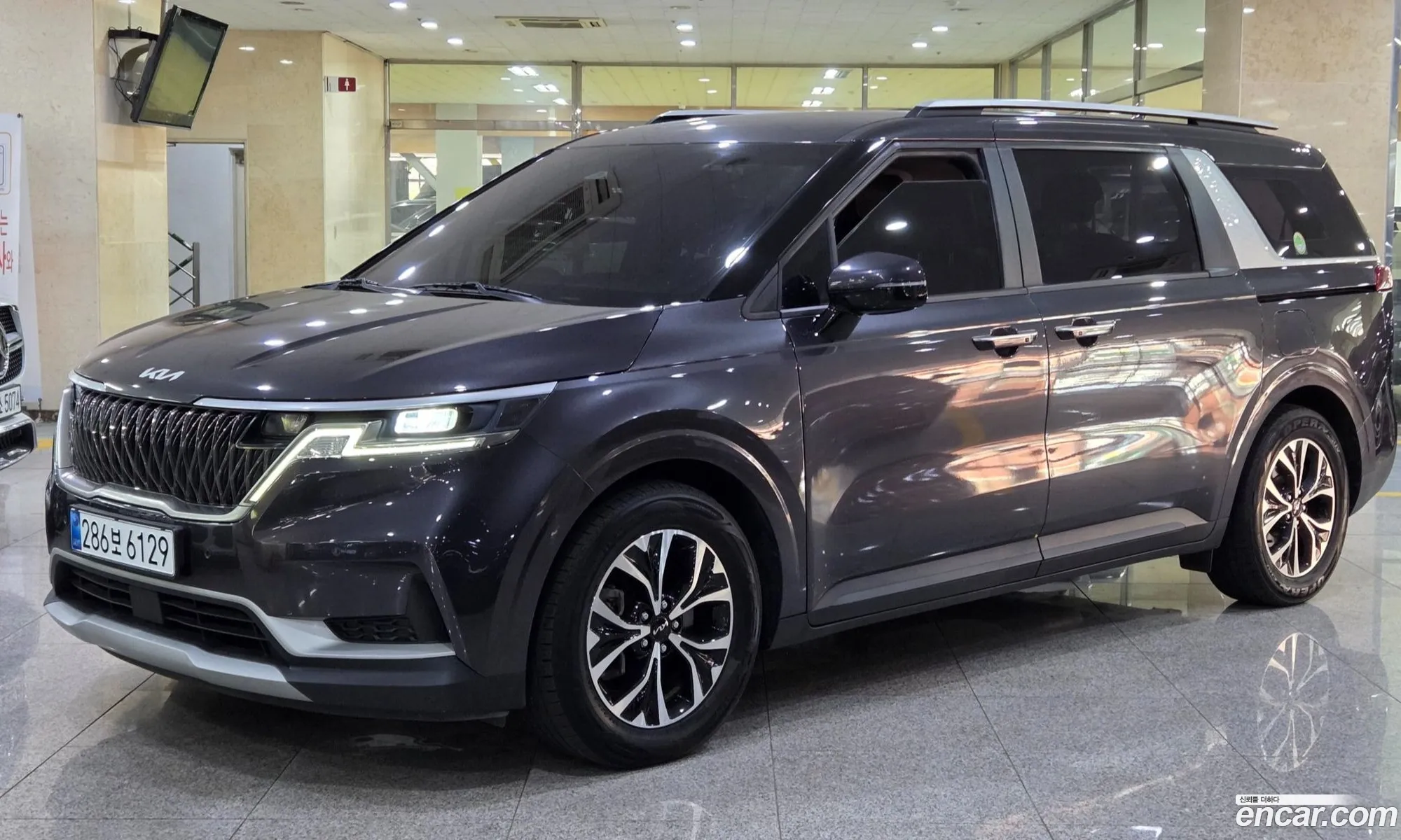 Kia Carnival 2021 — 17