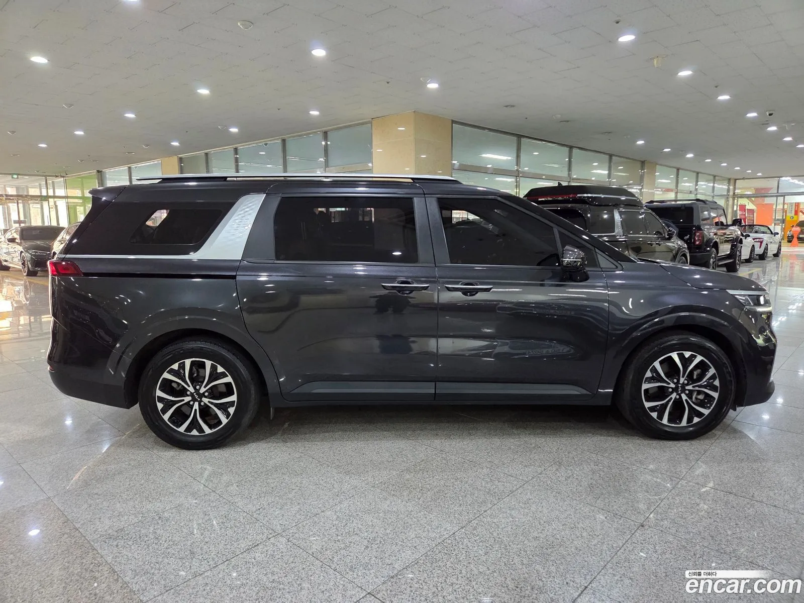 Kia Carnival 2021 — 10