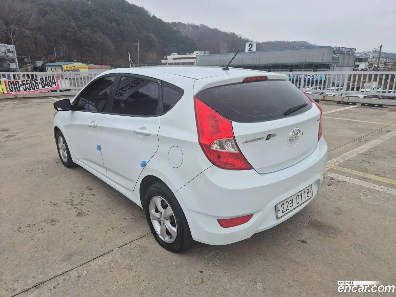 Hyundai Accent 2011 — 12