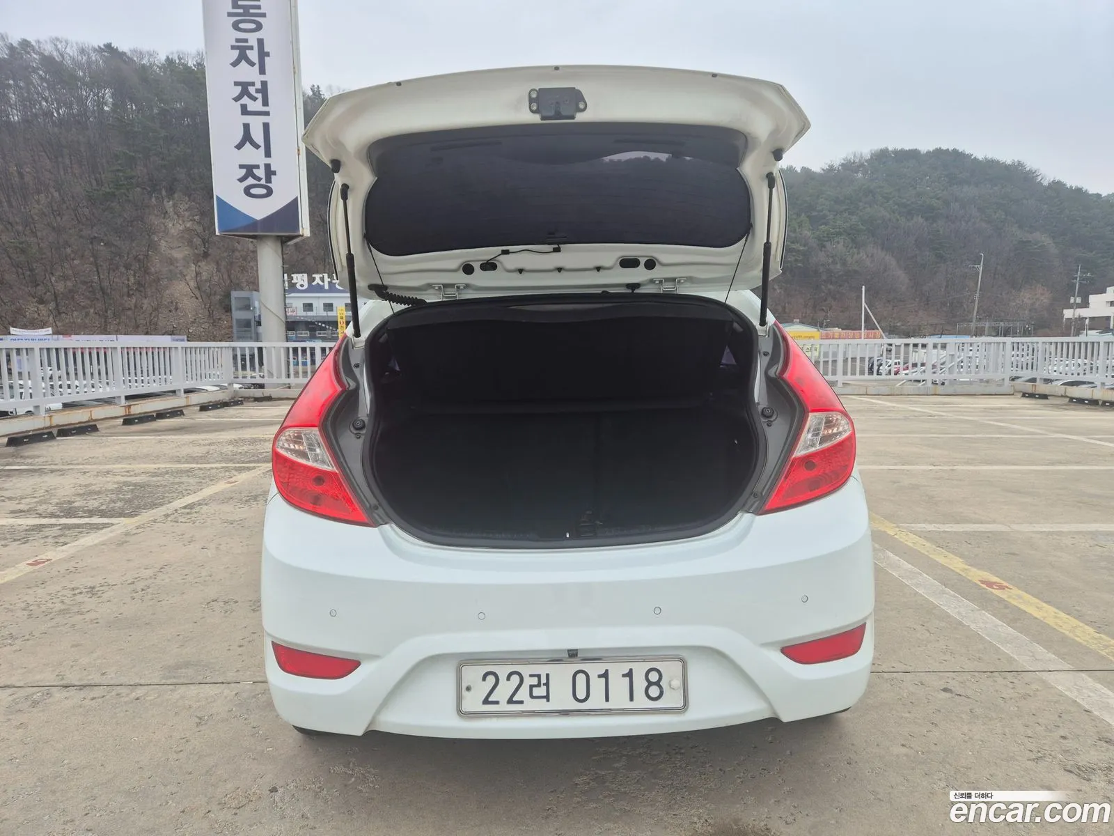 Hyundai Accent 2011 — 13