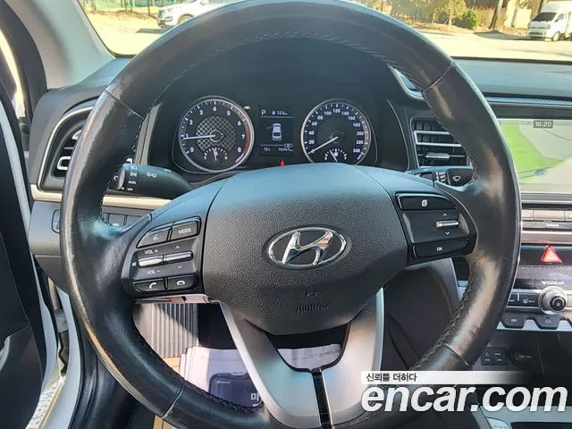 Hyundai Elantra AD 2020 — 12