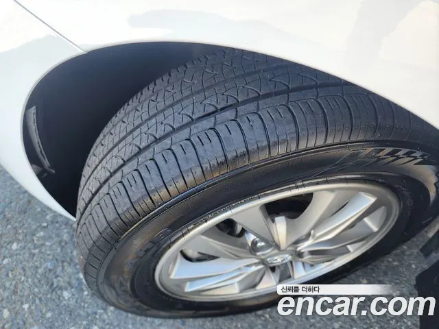 Hyundai Elantra AD 2020 — 10