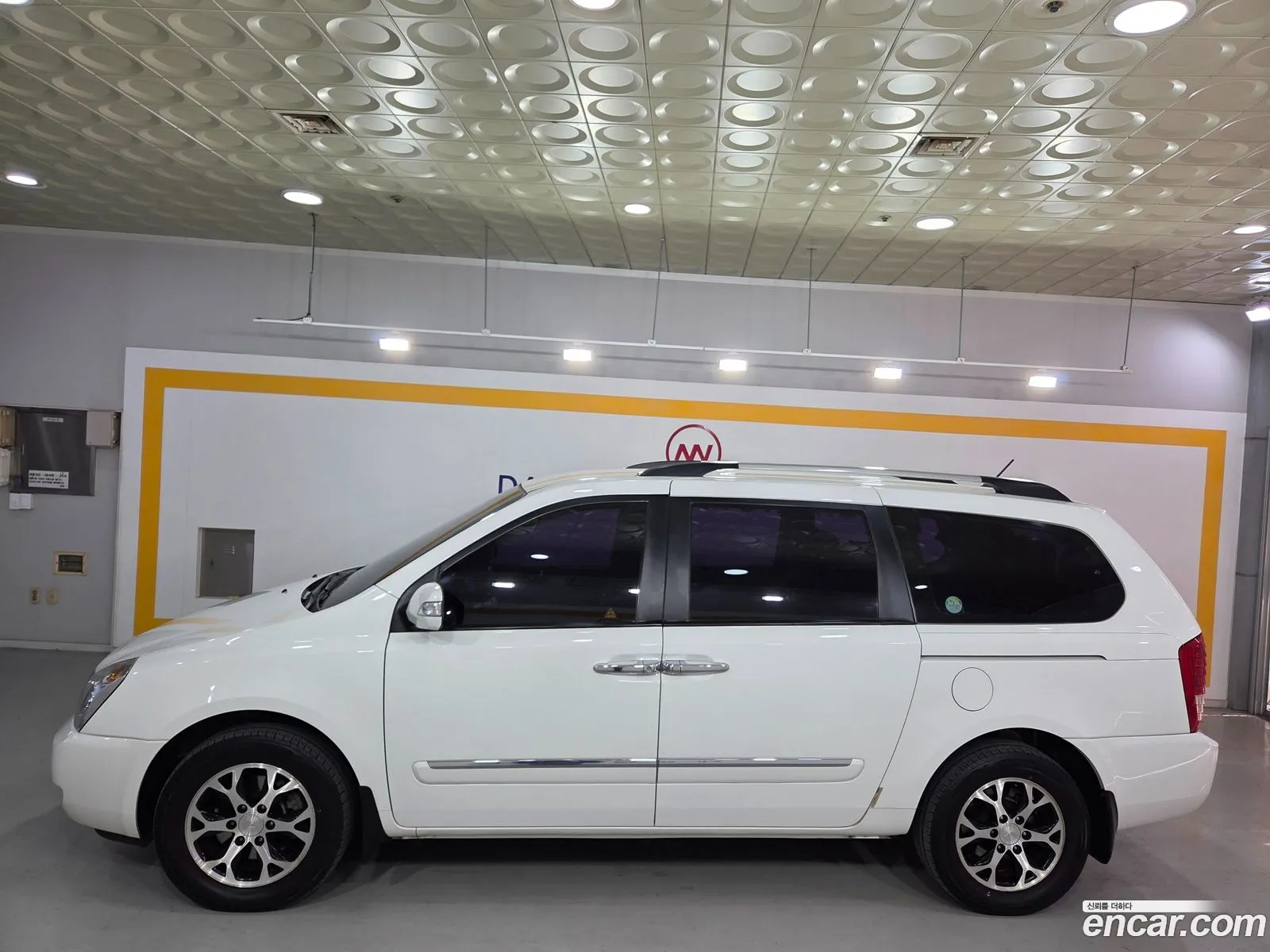 Kia Carnival R 2012 — 2