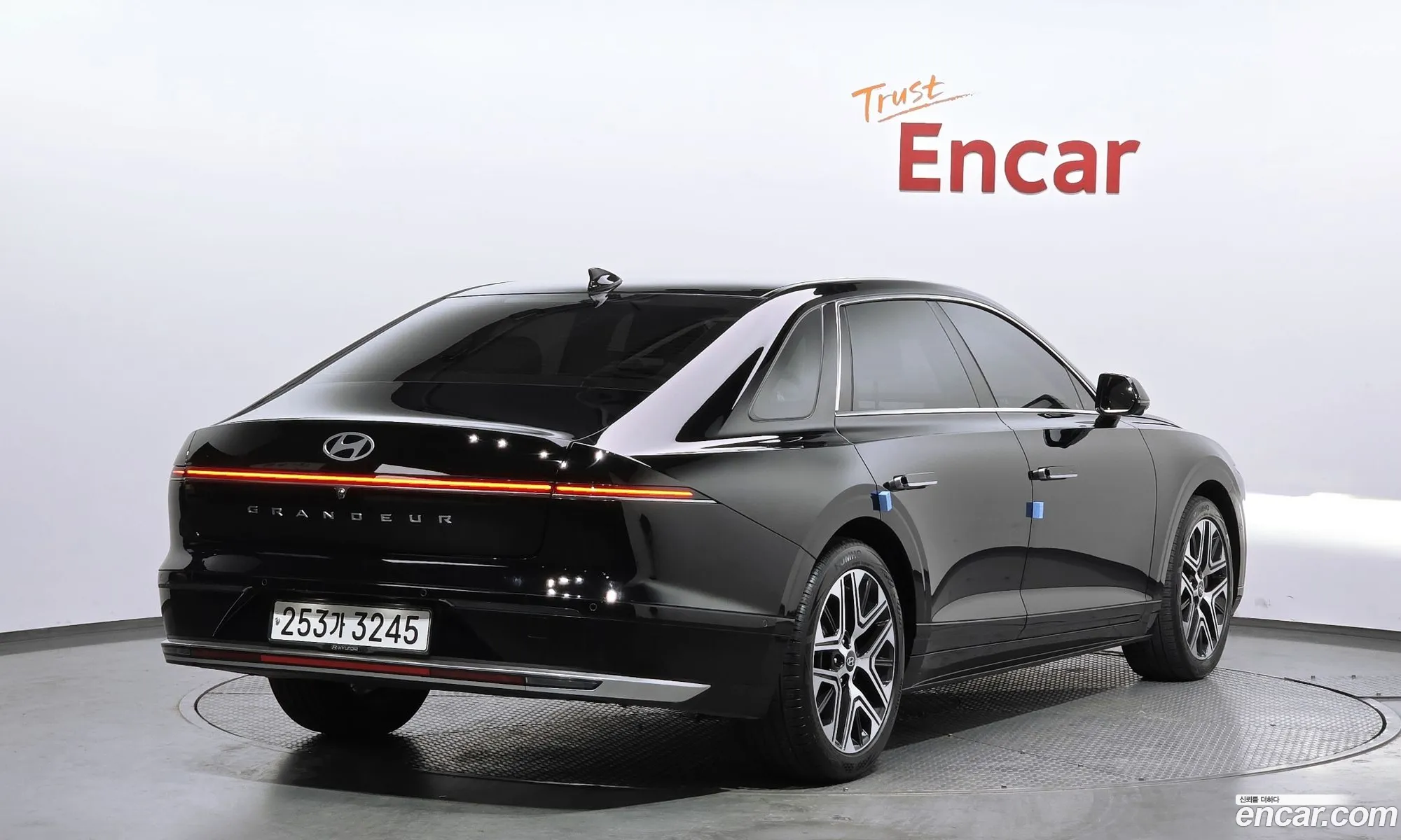 Hyundai Grandeur 2023 — 17