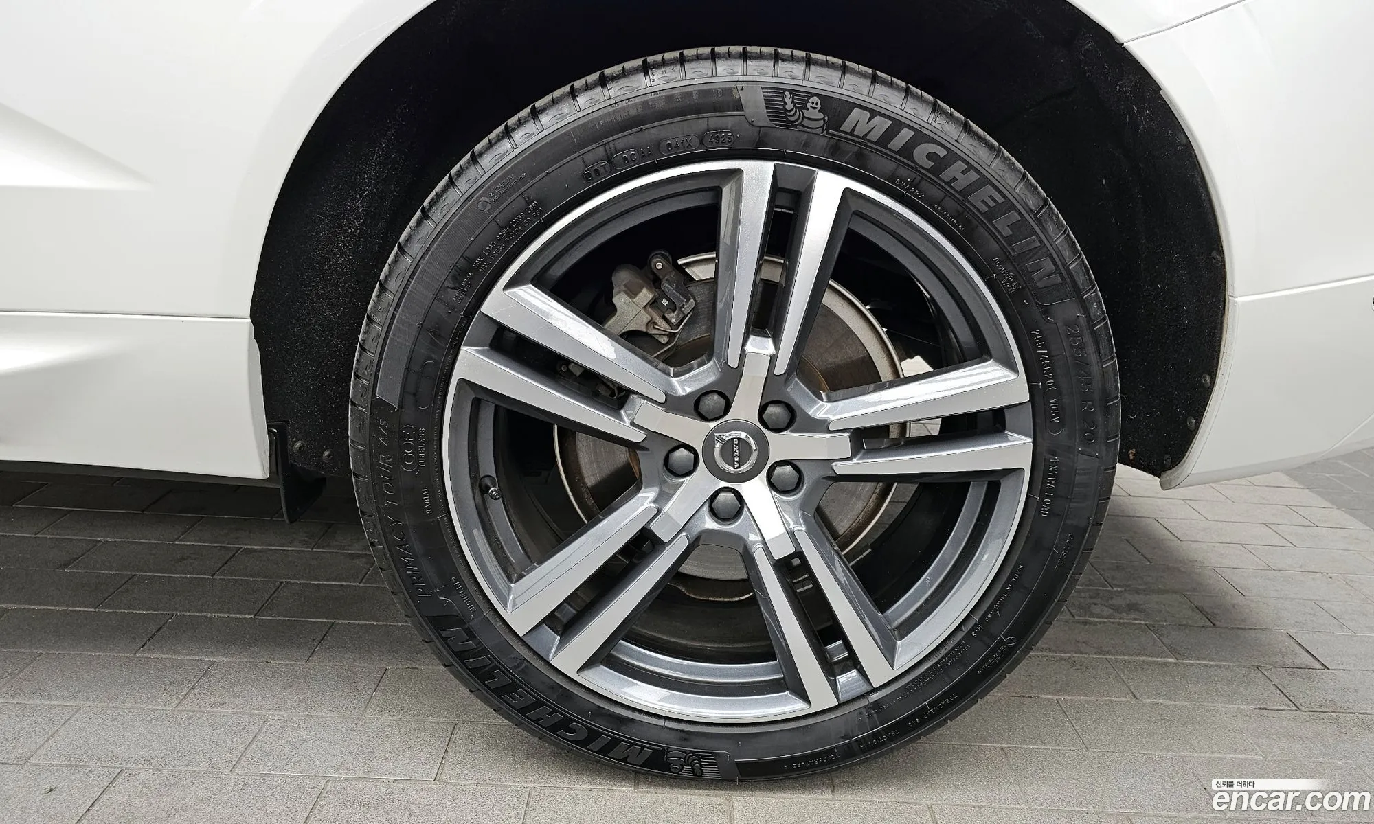 Volvo XC60 2020 — 18