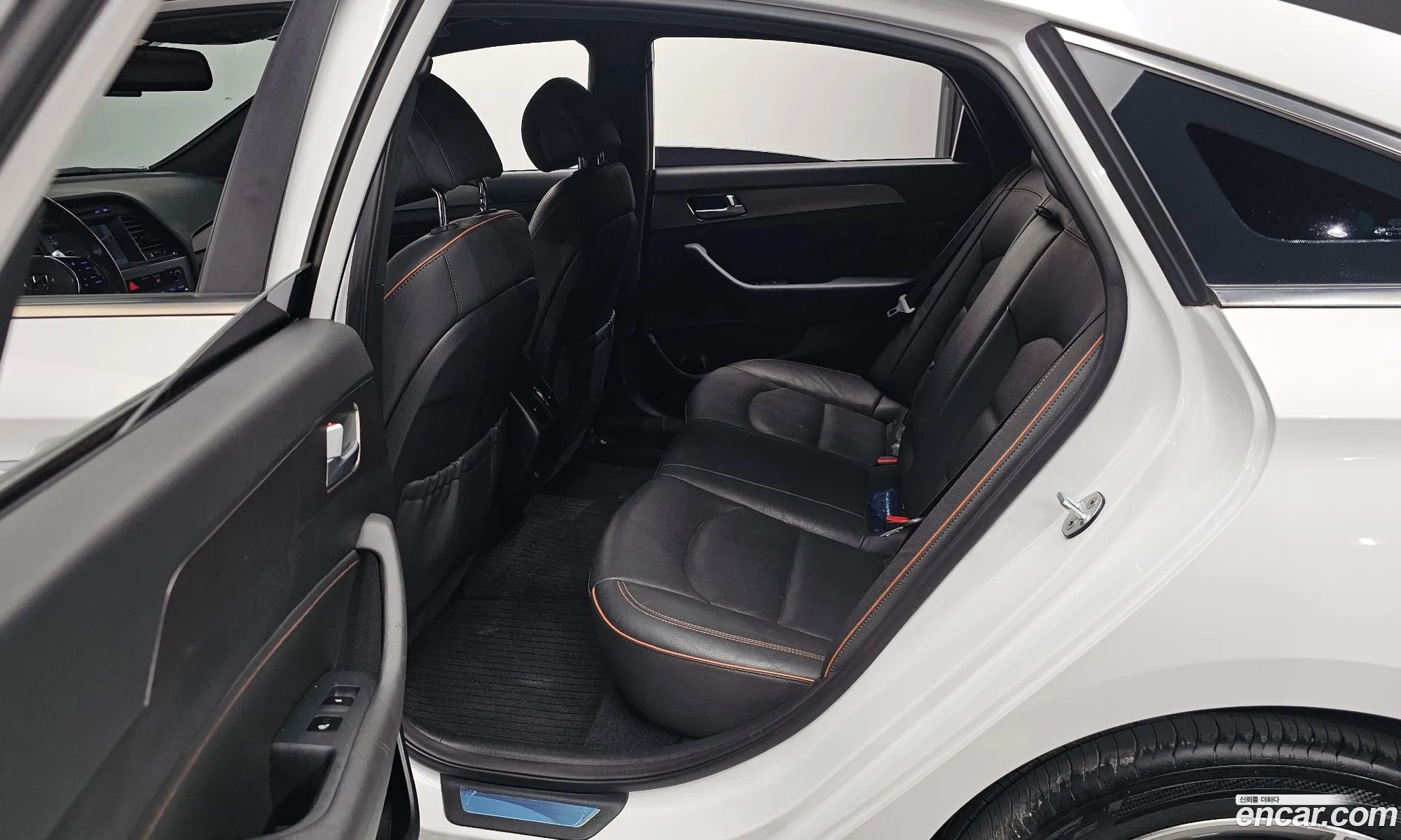 Hyundai LF Sonata 2016 — 12