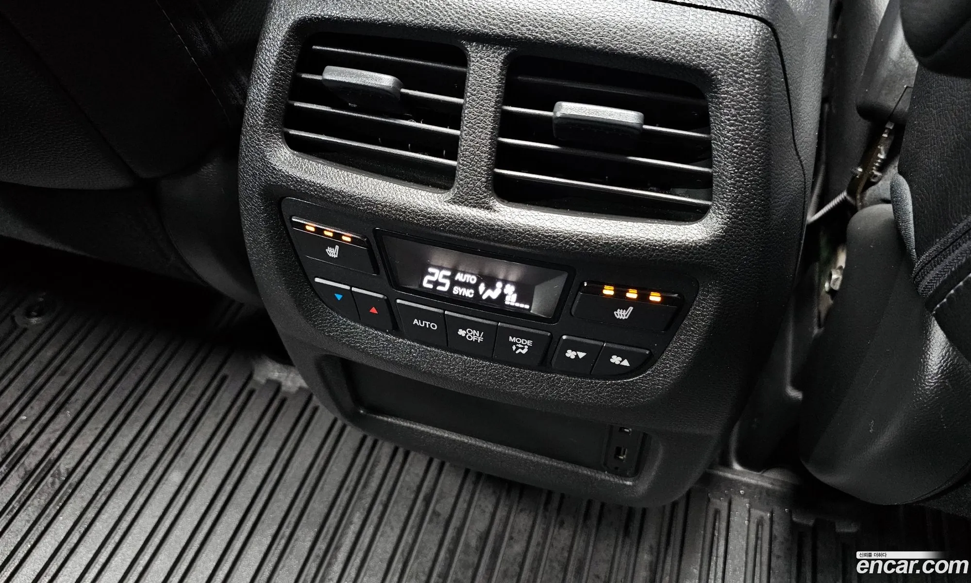 Honda Pilot 2018 5FNYF6850JB200048 — 4
