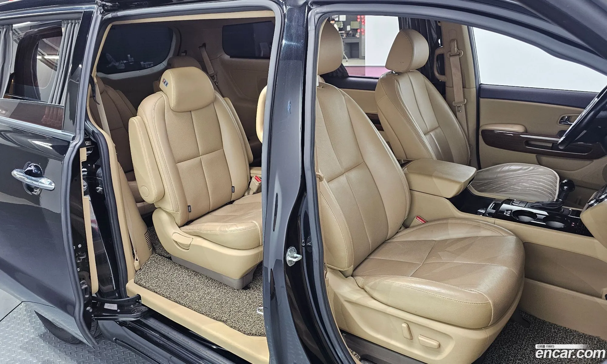 Kia Carnival 2016 KNAME81ABGS228324 — 7