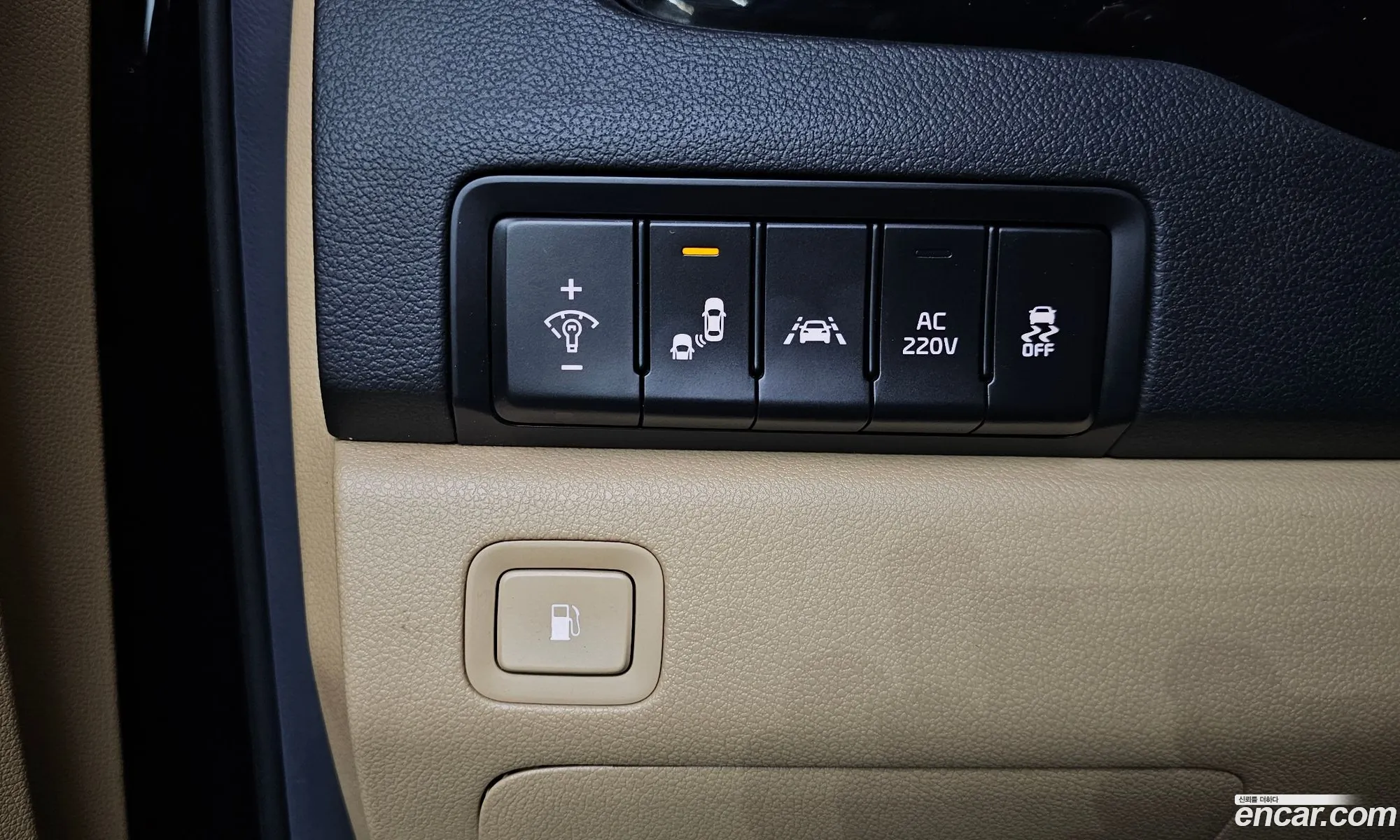 Kia Carnival 2016 KNAME81ABGS228324 — 11
