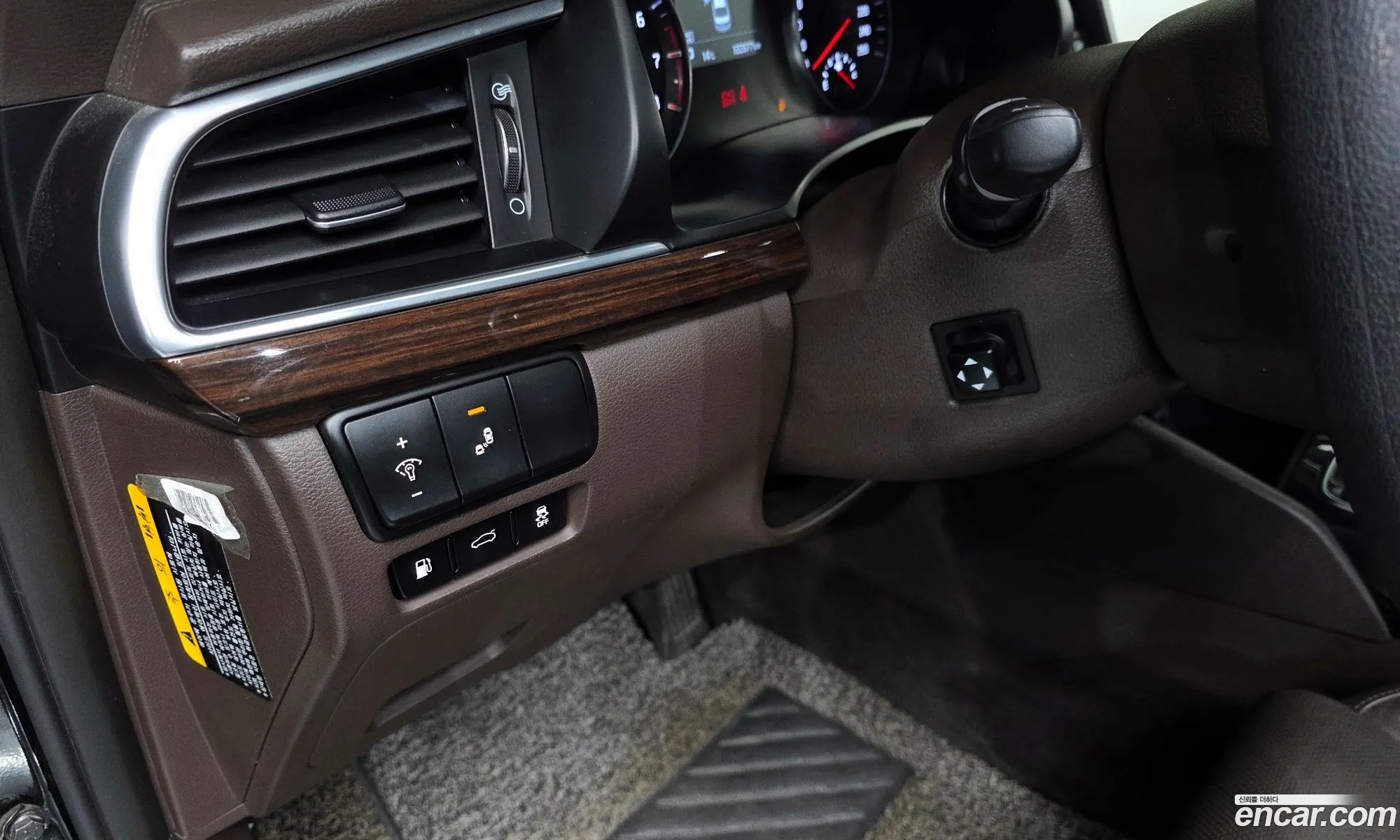 Kia K7 2018 KNALB415BJA145085 — 3