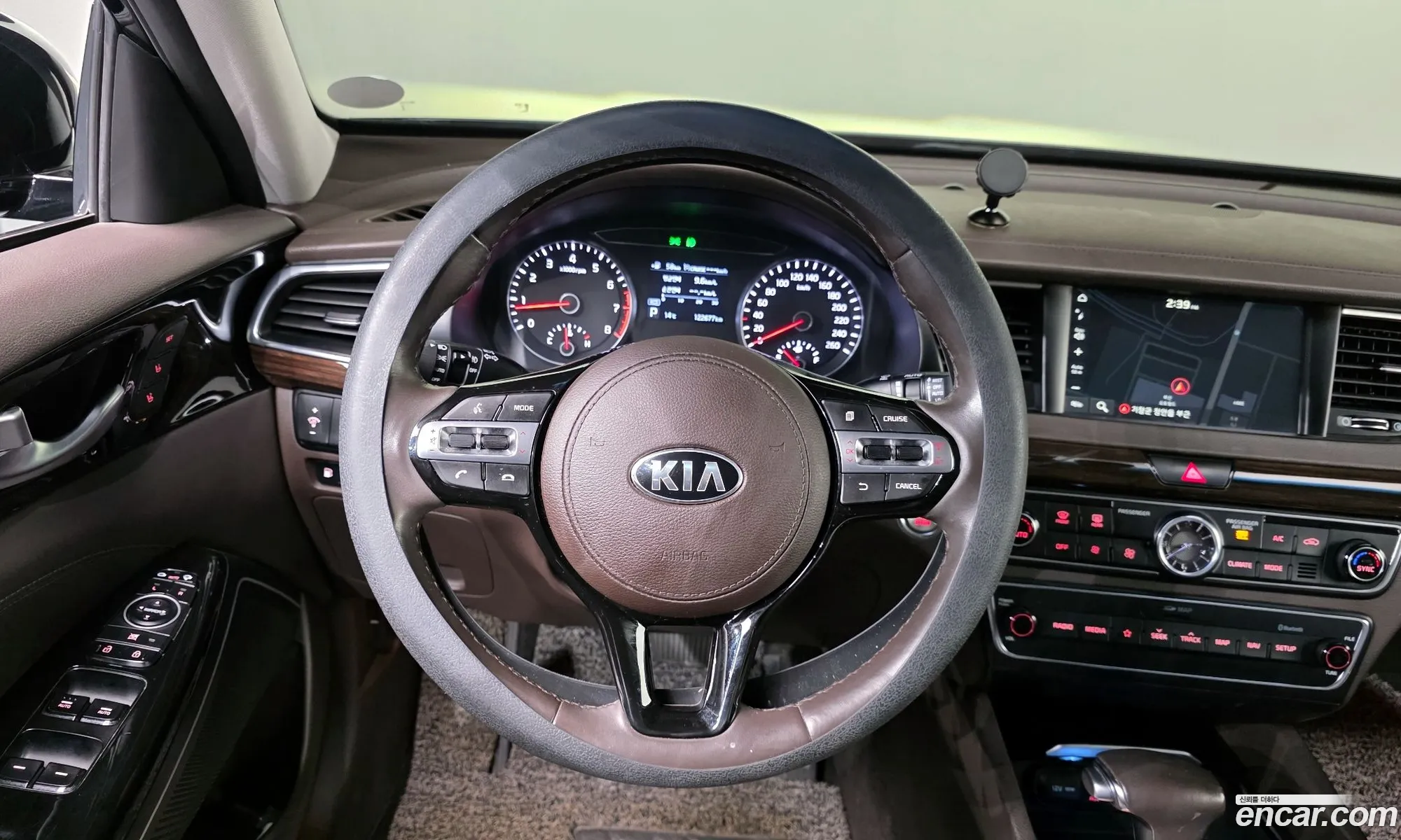 Kia K7 2018 KNALB415BJA145085 — 9