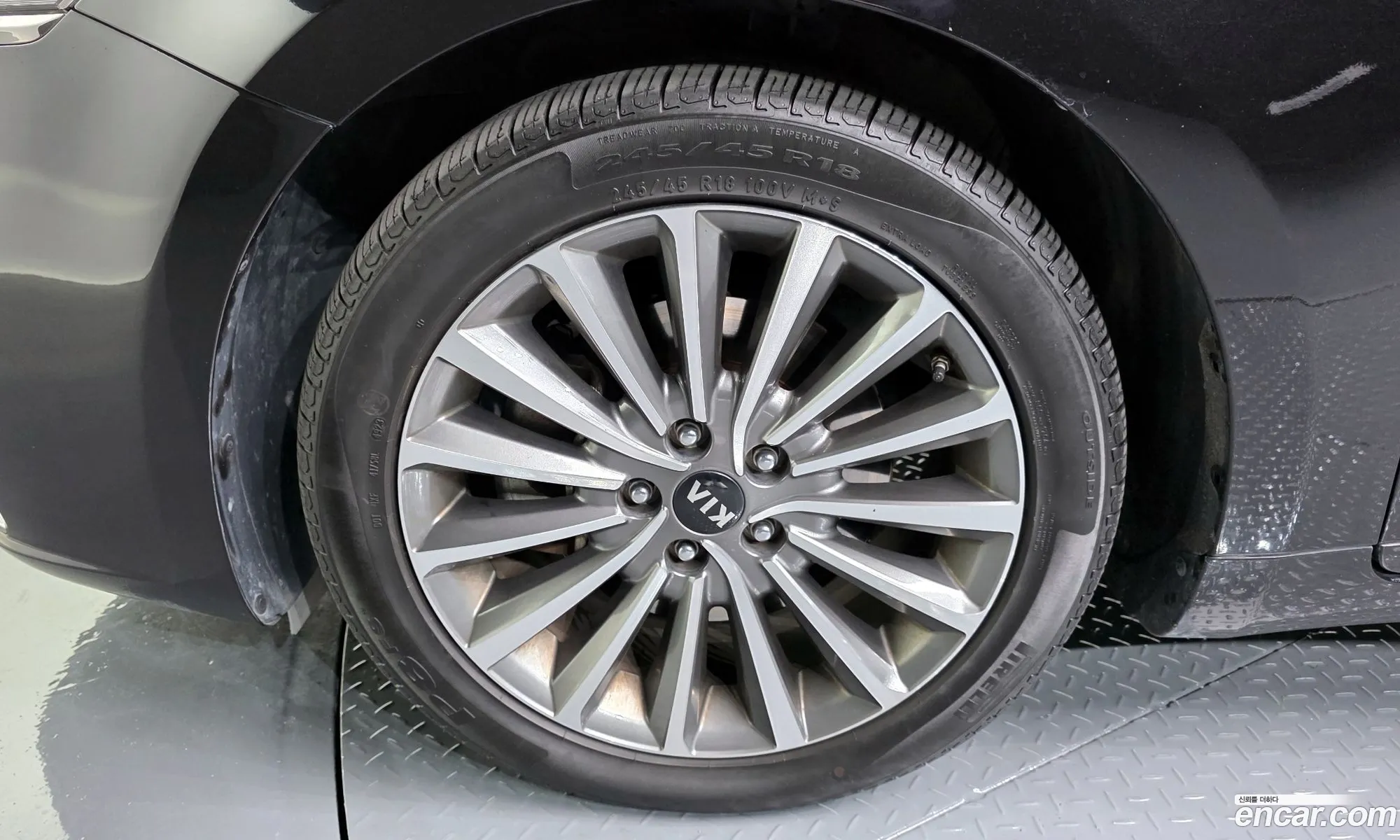 Kia K7 2018 KNALB415BJA145085 — 18