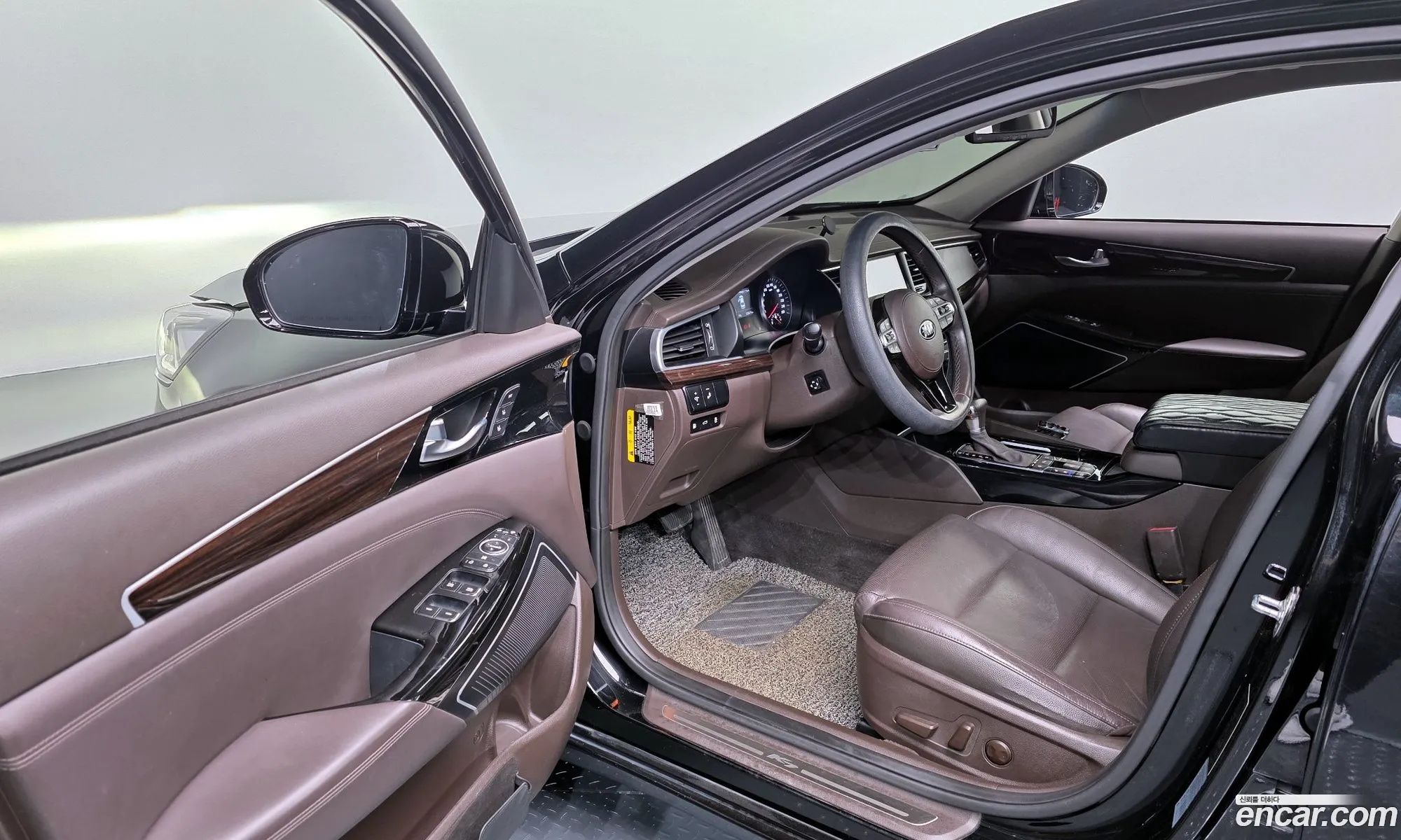 Kia K7 2018 KNALB415BJA145085 — 12