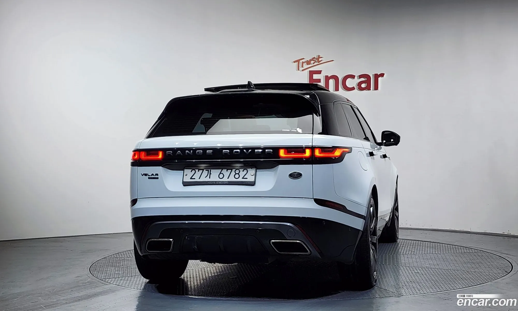 Land Rover Range Rover Velar 2018 — 11