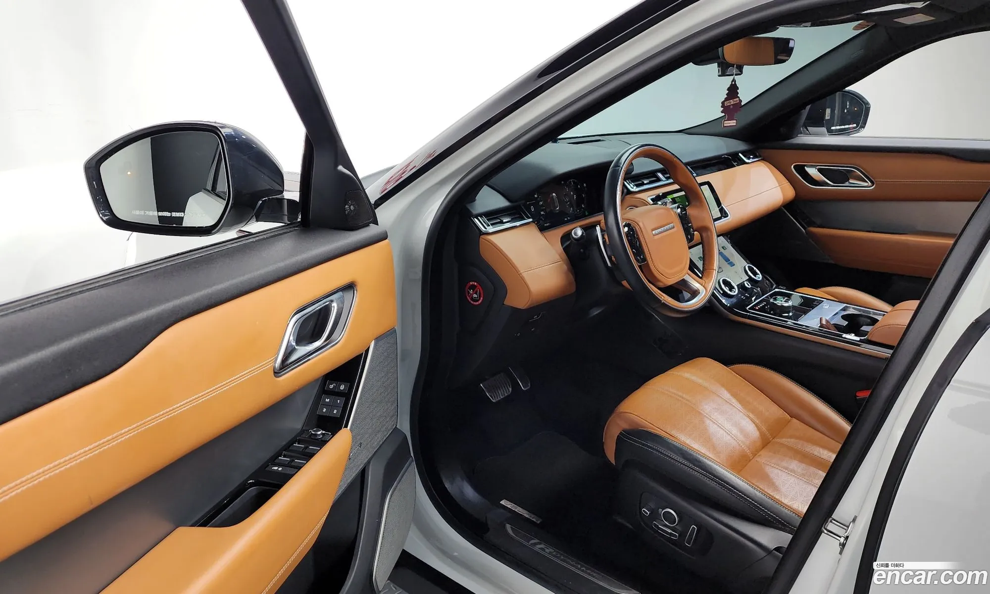 Land Rover Range Rover Velar 2018 — 18