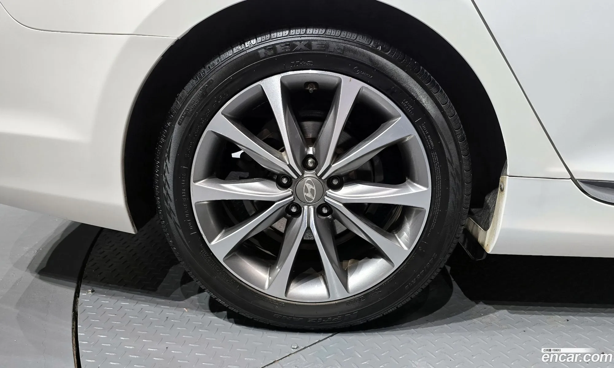 Hyundai Grandeur HG 2015 — 19