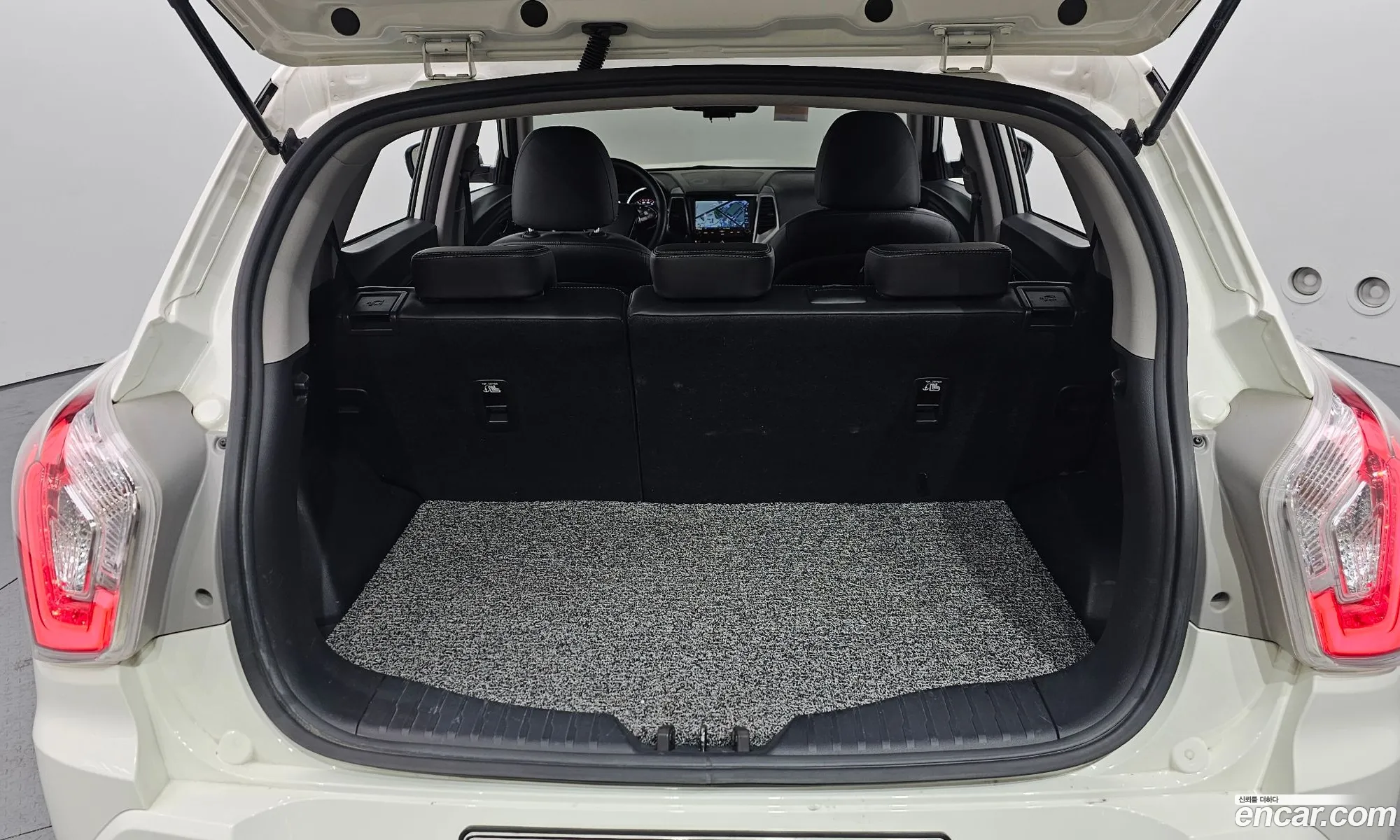 KG Mobility (SsangYong) Tivoli Armour 2017 — 19