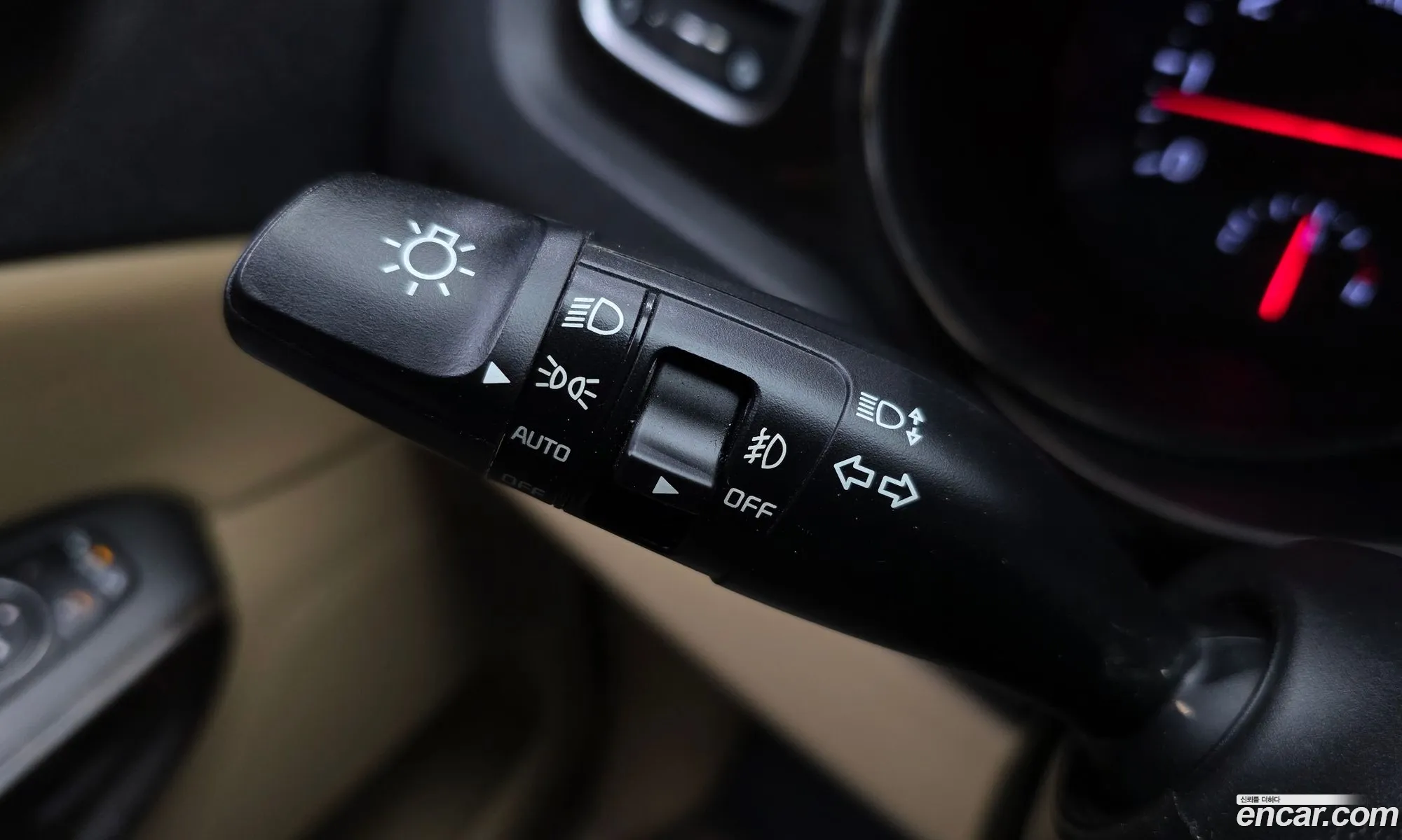 Kia Carnival 2019 KNAMB811BLS635071 — 4