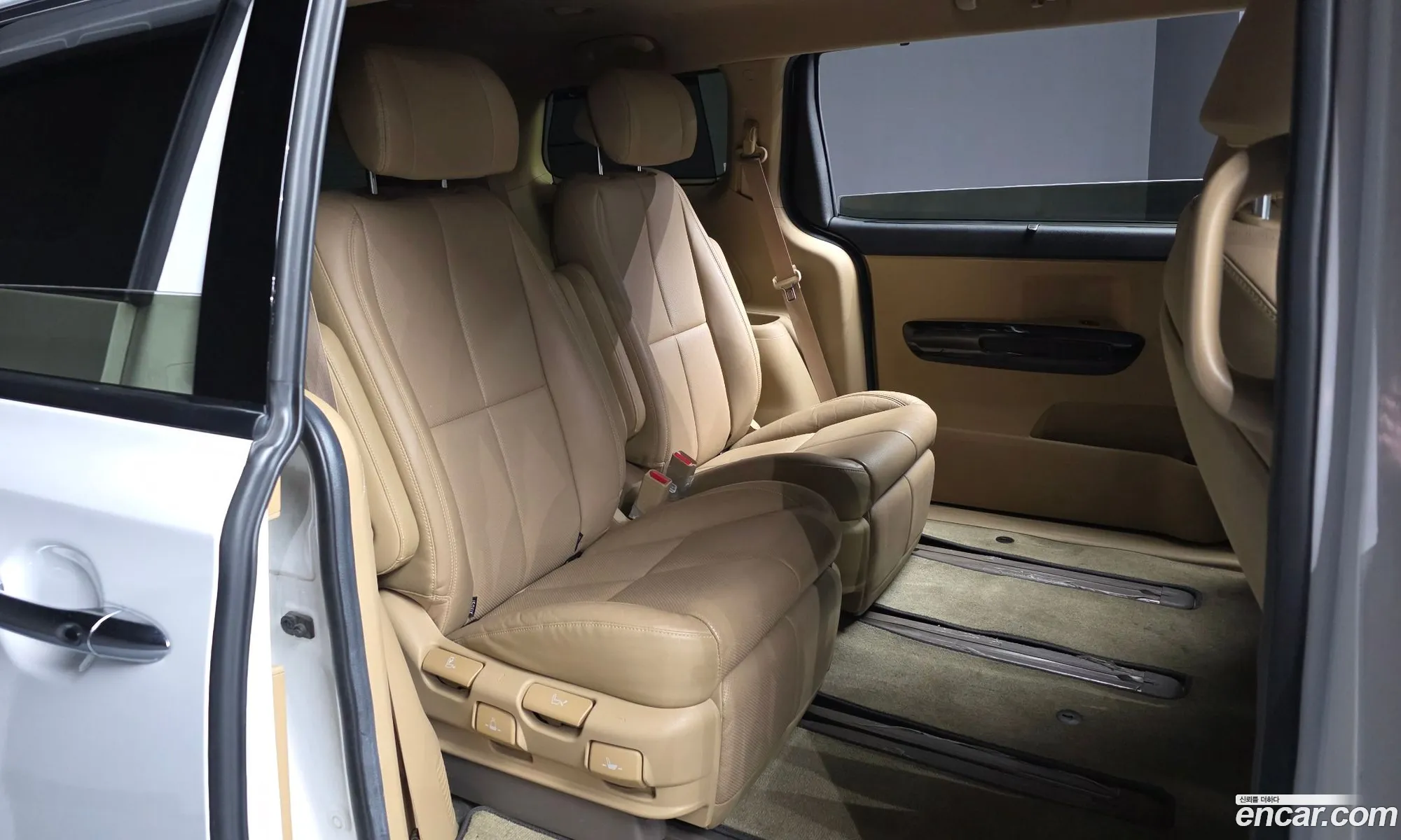 Kia Carnival 2019 KNAMB811BLS635071 — 12