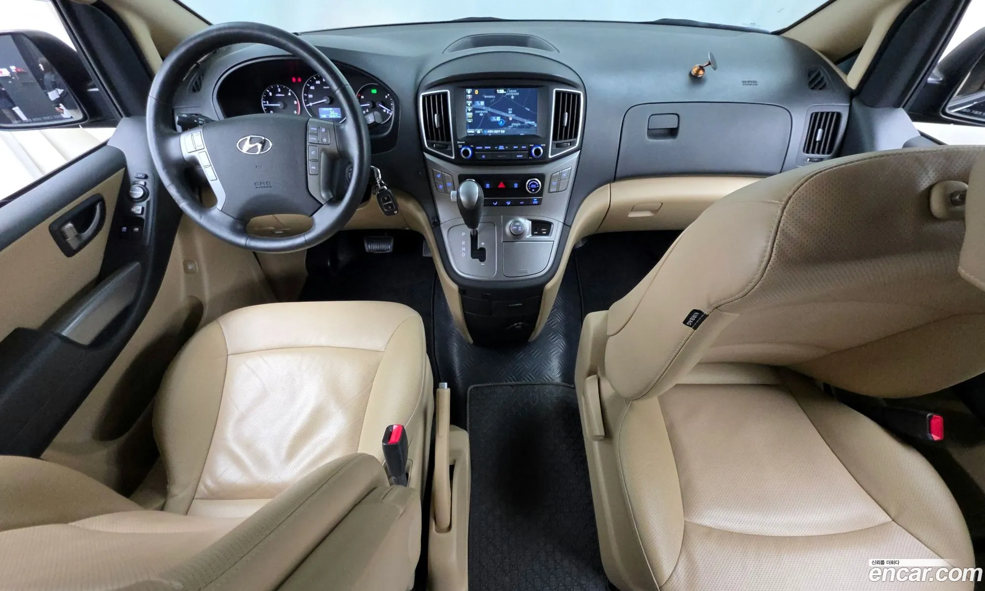 Hyundai Grand Starex 2018 — 17