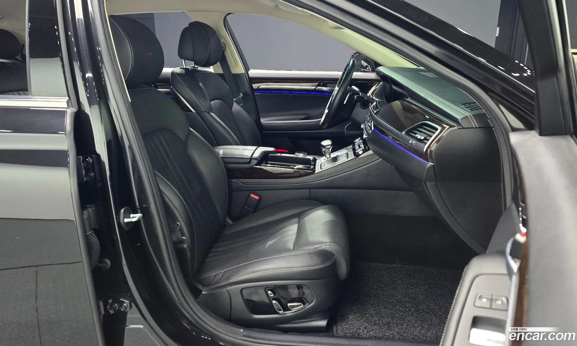 Genesis G90 2018 — 19